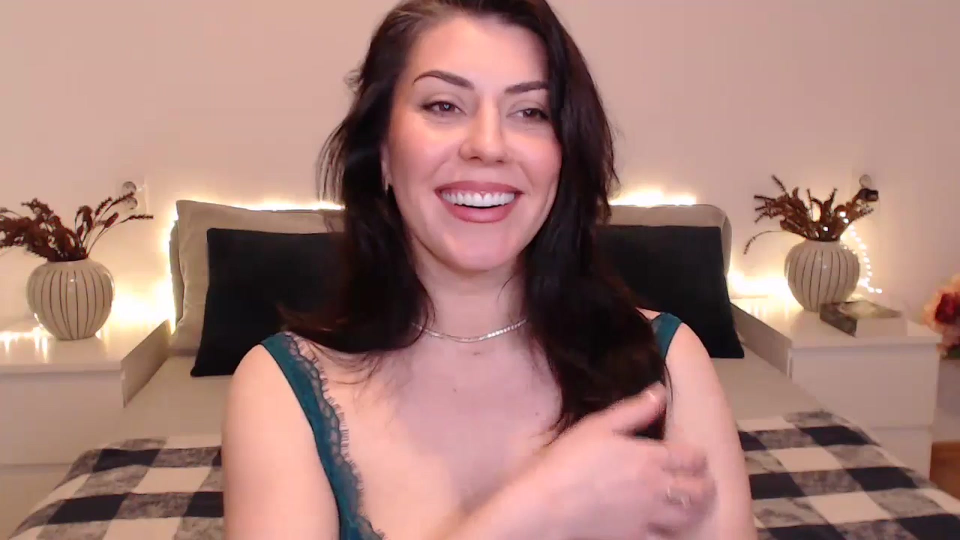 Gallery image thumbnail from BlueStocking's myfreecams stream on, 12/16/2024, 14:25 image 15 of 20
