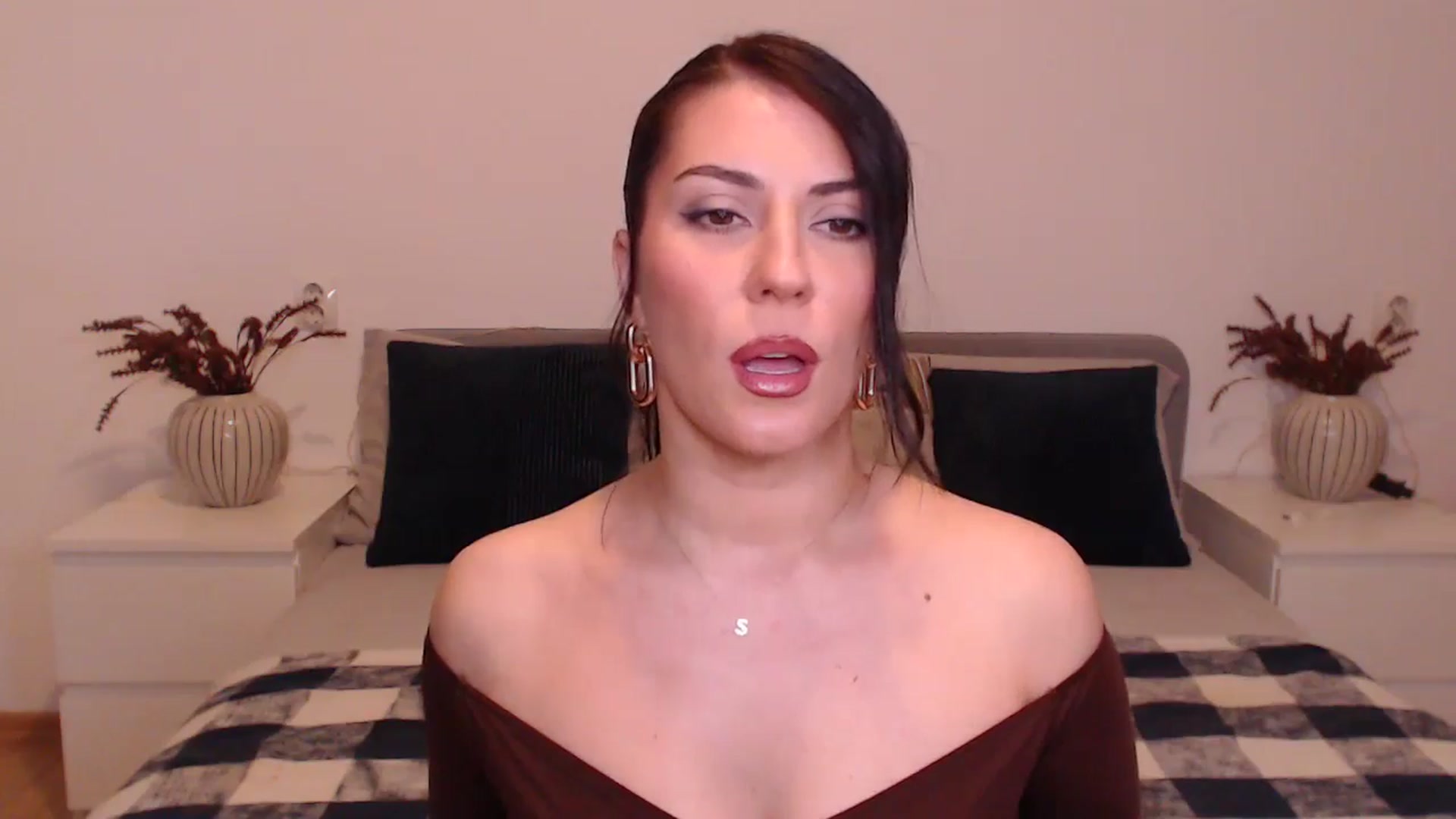 Gallery image thumbnail from BlueStocking's myfreecams stream on, 12/18/2024, 14:52 image 8 of 20
