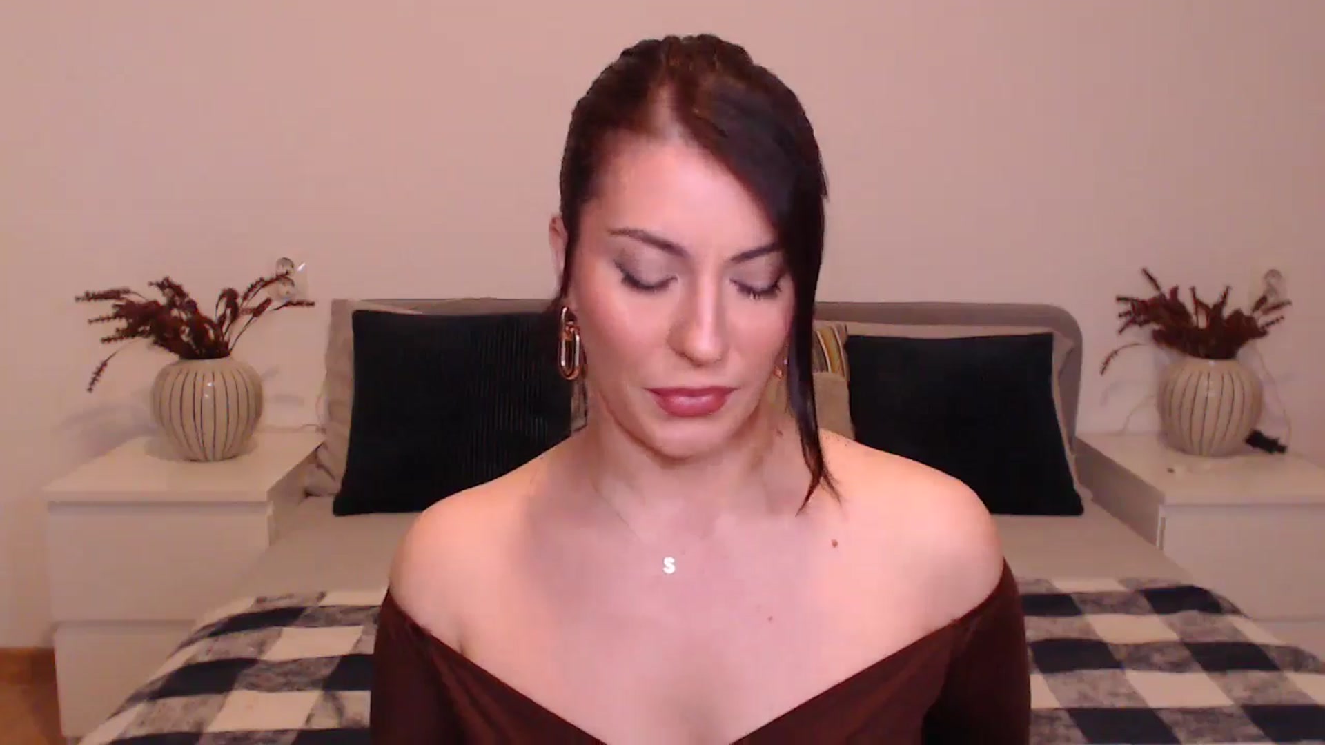 Gallery image thumbnail from BlueStocking's myfreecams stream on, 12/18/2024, 14:52 image 9 of 20