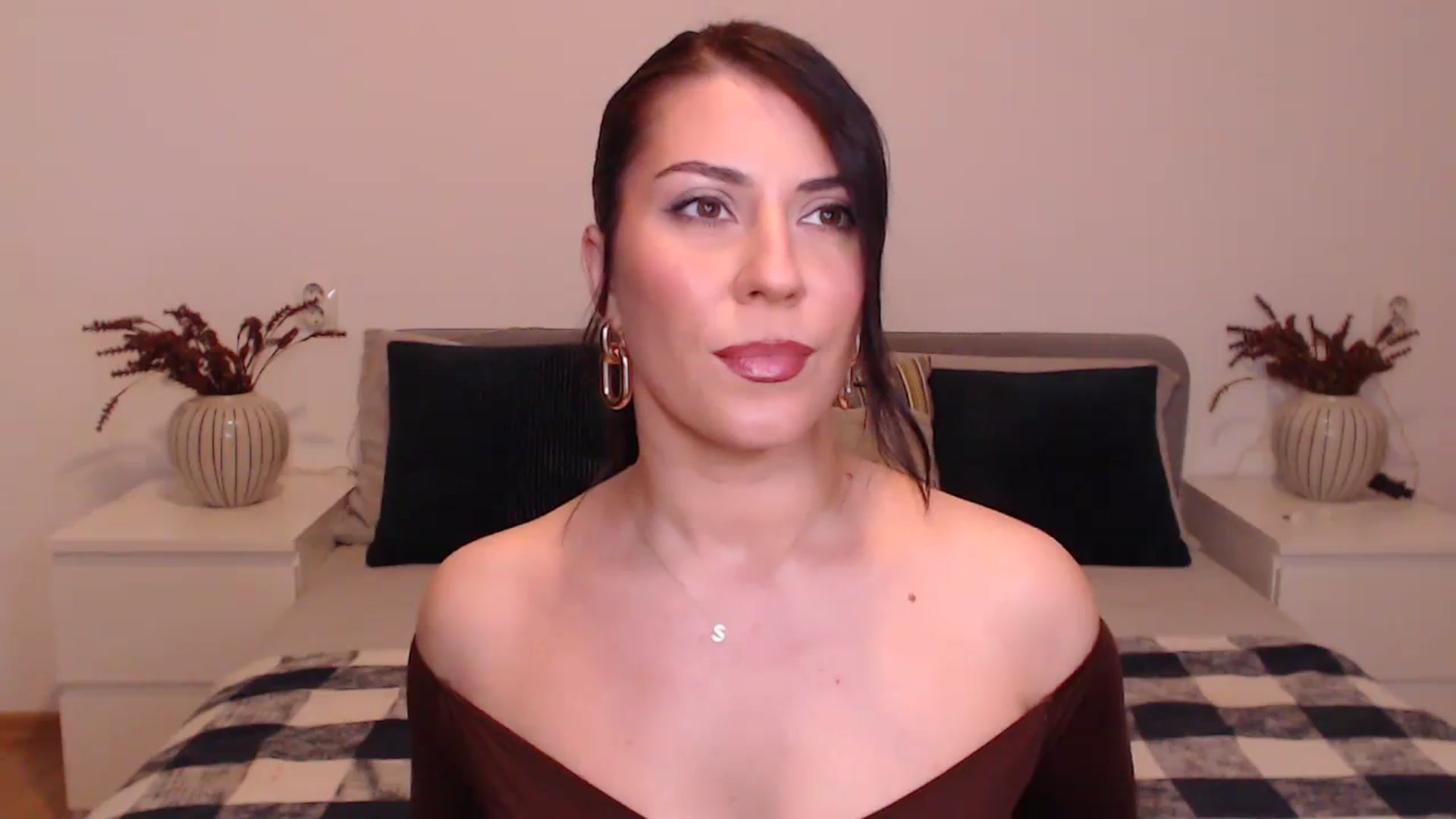 Gallery image thumbnail from BlueStocking's myfreecams stream on, 12/18/2024, 14:52 image 7 of 20