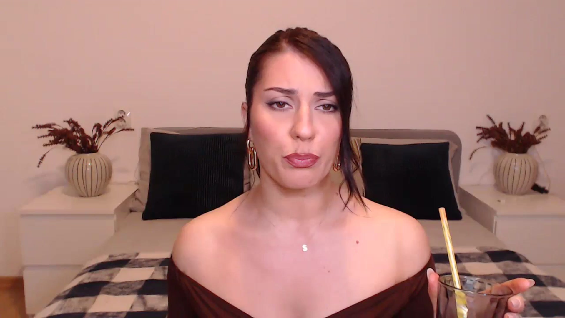 Gallery image thumbnail from BlueStocking's myfreecams stream on, 12/18/2024, 14:52 image 19 of 20