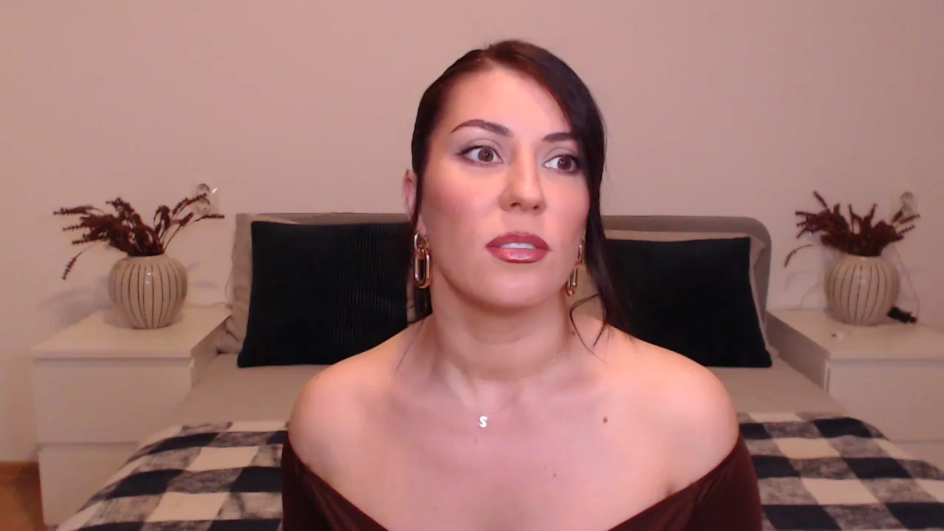 Gallery image thumbnail from BlueStocking's myfreecams stream on, 12/18/2024, 14:52 image 17 of 20