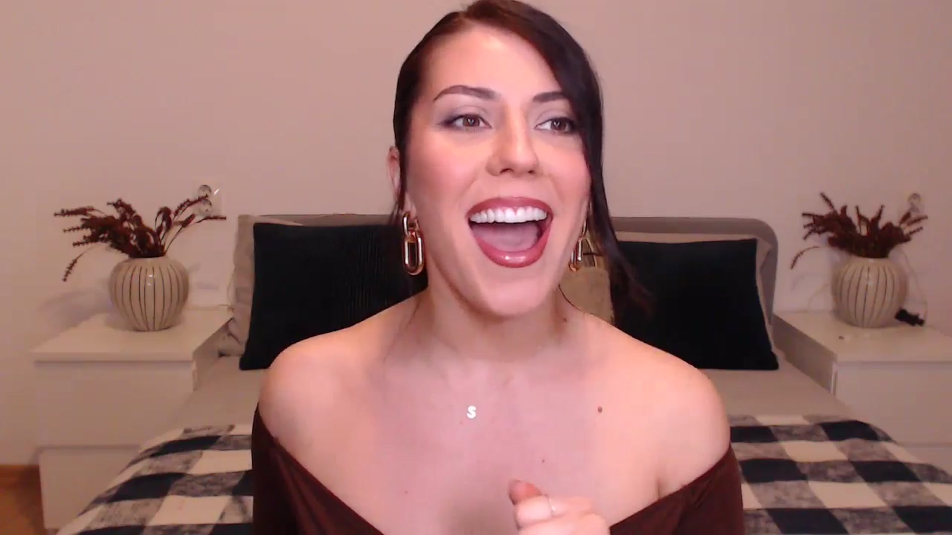 Gallery image thumbnail from BlueStocking's myfreecams stream on, 12/18/2024, 14:52 image 12 of 20