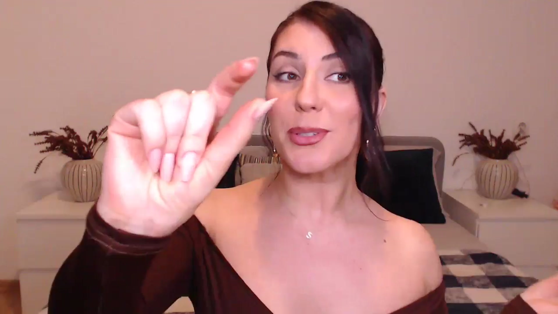 Gallery image thumbnail from BlueStocking's myfreecams stream on, 12/18/2024, 15:50 image 10 of 20