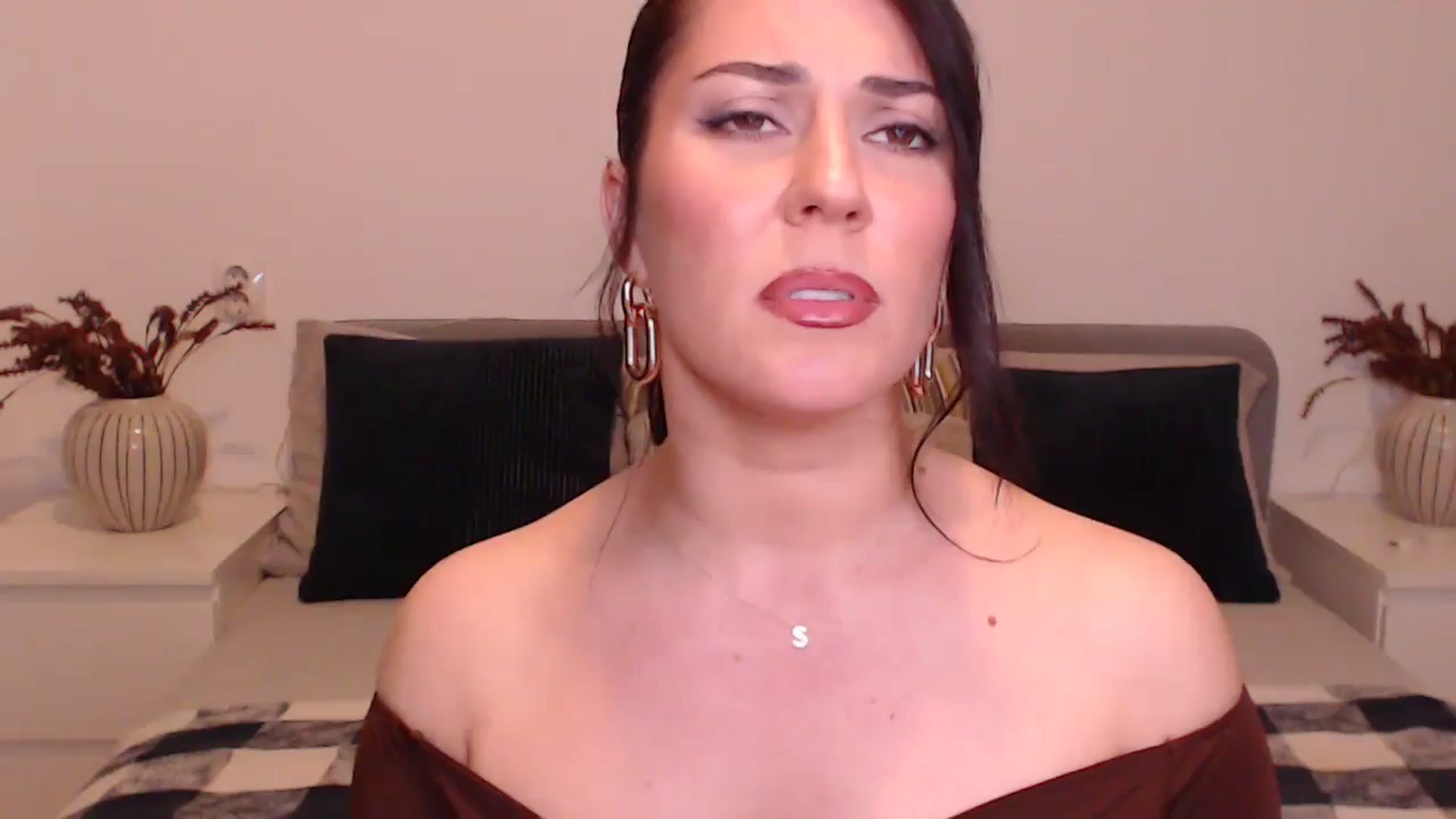 Gallery image thumbnail from BlueStocking's myfreecams stream on, 12/18/2024, 15:50 image 4 of 20
