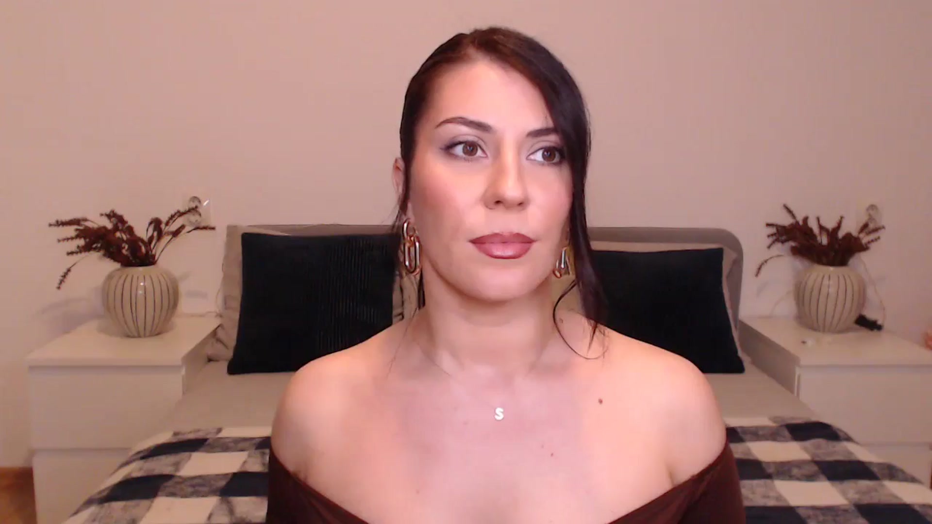 Gallery image thumbnail from BlueStocking's myfreecams stream on, 12/18/2024, 15:50 image 20 of 20
