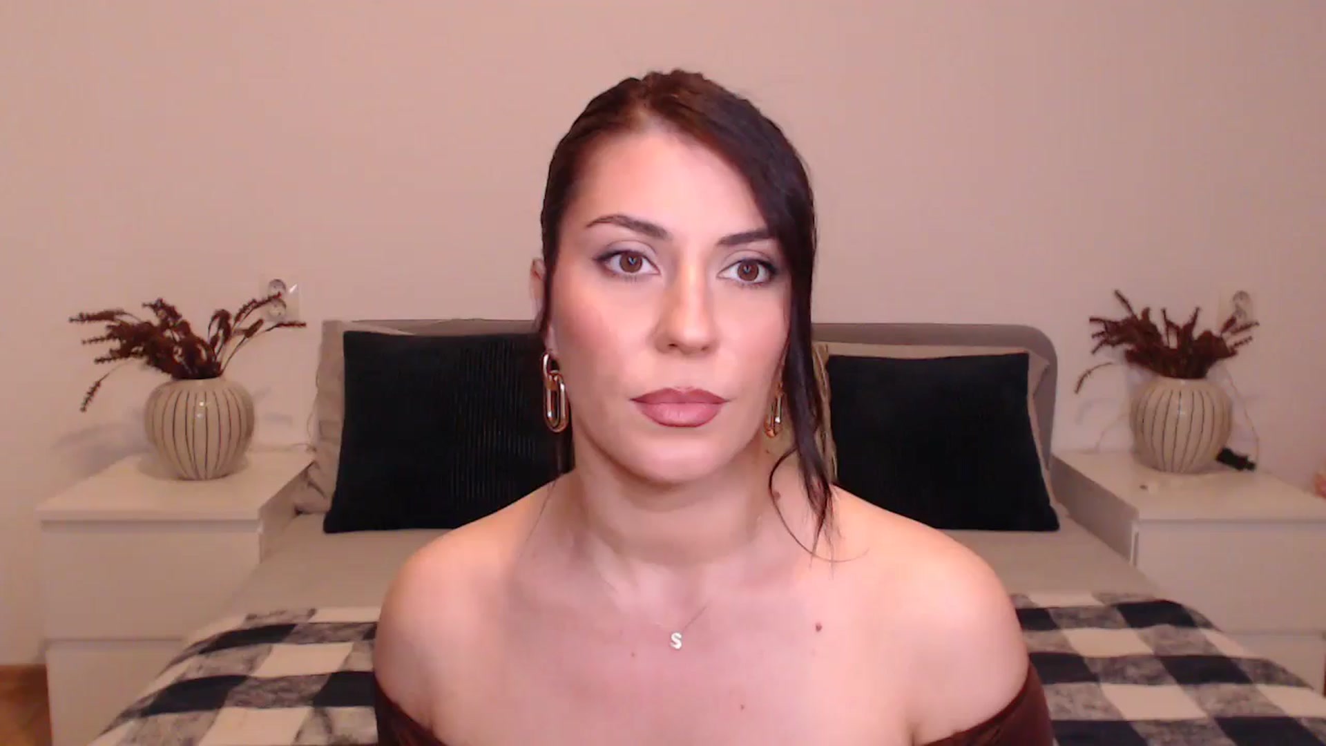 Gallery image thumbnail from BlueStocking's myfreecams stream on, 12/18/2024, 15:50 image 14 of 20