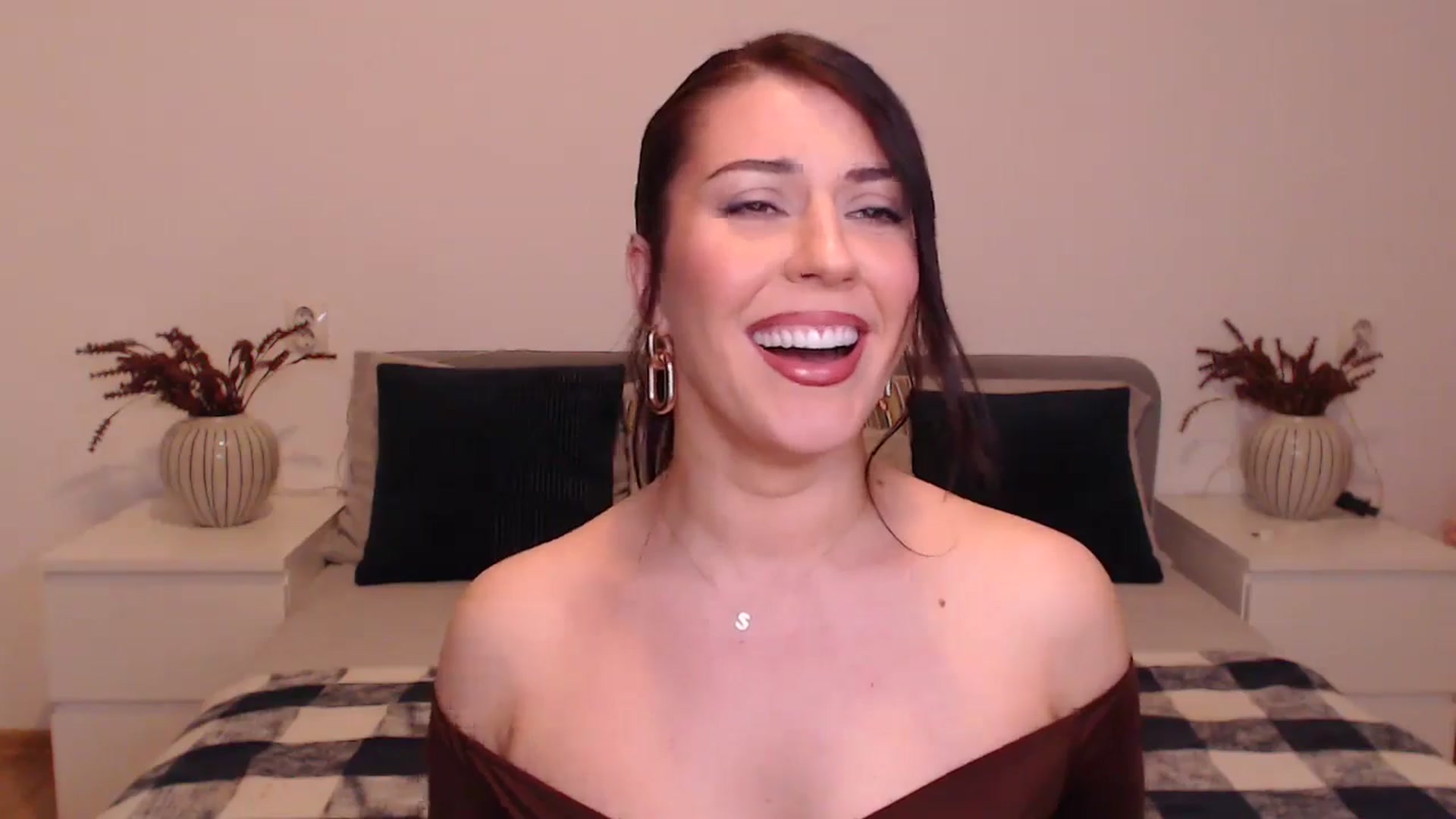 Gallery image thumbnail from BlueStocking's myfreecams stream on, 12/18/2024, 15:50 image 9 of 20