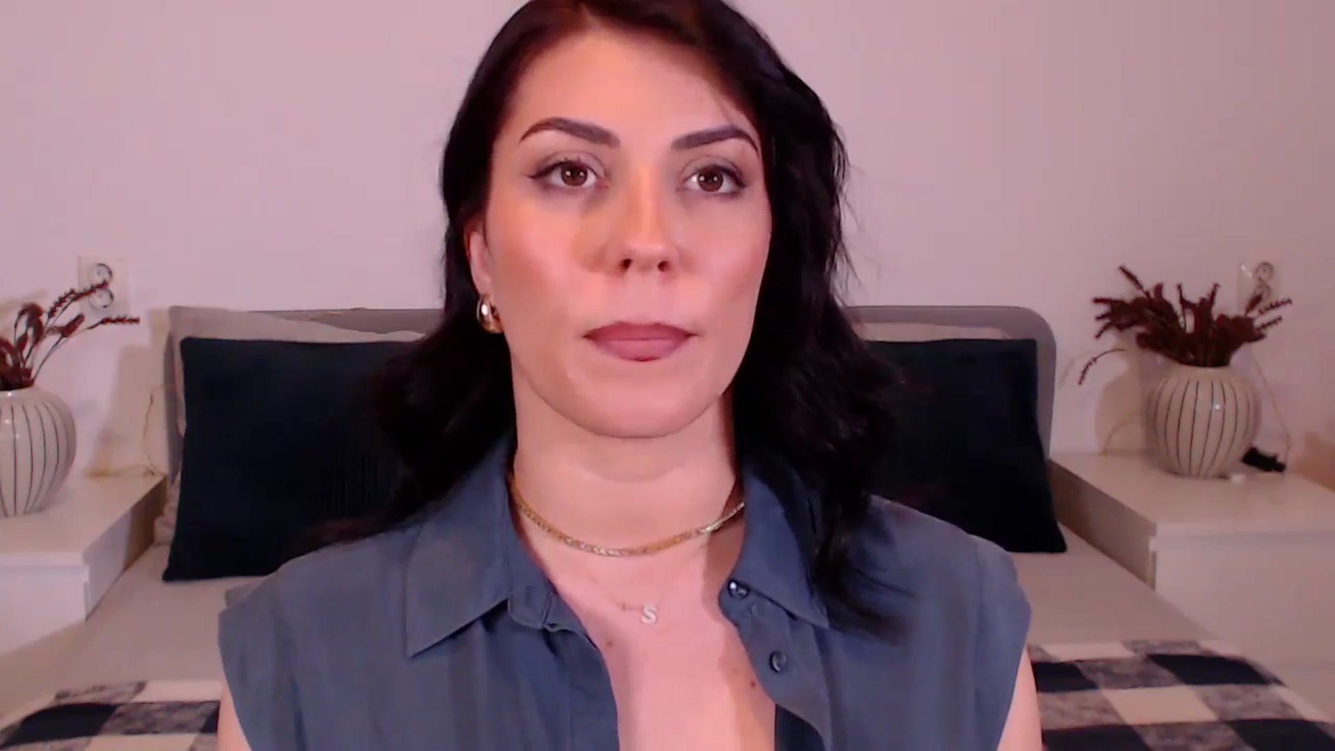 Gallery image thumbnail from BlueStocking's myfreecams stream on, 12/20/2024, 18:40 image 19 of 20