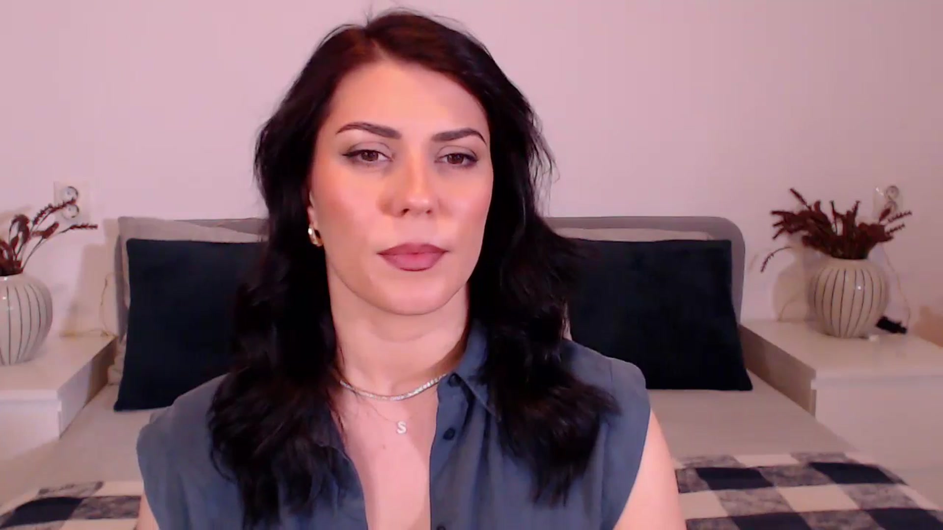 Gallery image thumbnail from BlueStocking's myfreecams stream on, 12/20/2024, 20:05 image 7 of 20