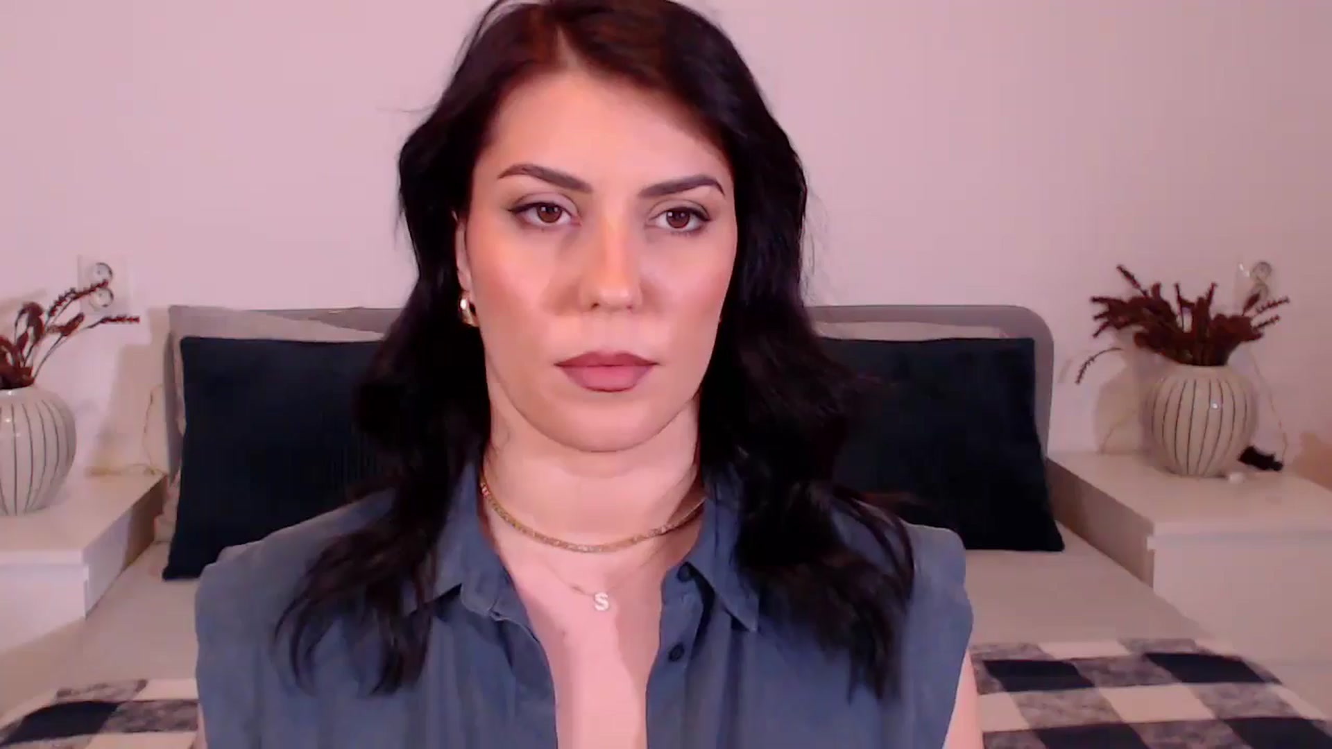 Gallery image thumbnail from BlueStocking's myfreecams stream on, 12/20/2024, 20:05 image 1 of 20