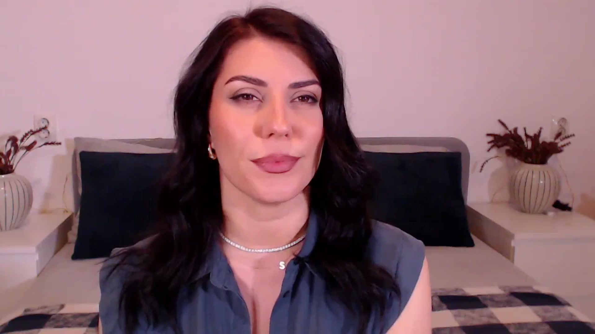 Gallery image thumbnail from BlueStocking's myfreecams stream on, 12/20/2024, 20:05 image 18 of 20