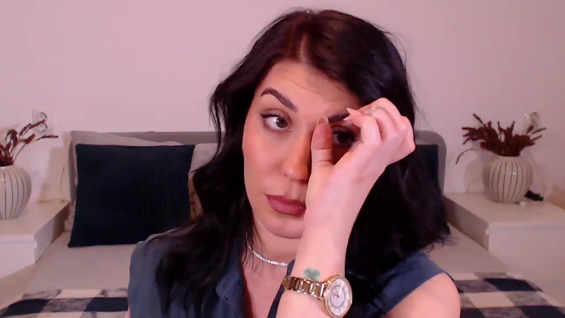 Gallery image thumbnail from BlueStocking's myfreecams stream on, 12/20/2024, 20:05 image 15 of 20