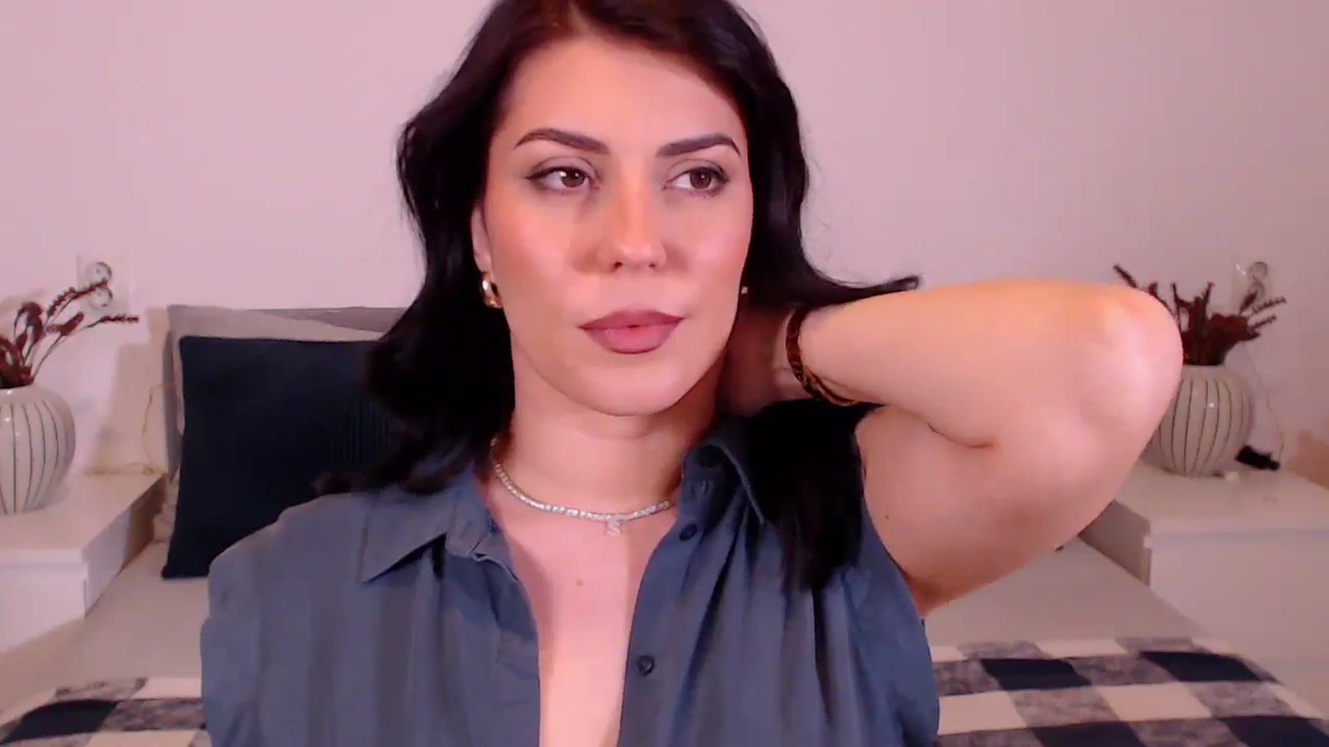 Gallery image thumbnail from BlueStocking's myfreecams stream on, 12/20/2024, 20:05 image 4 of 20