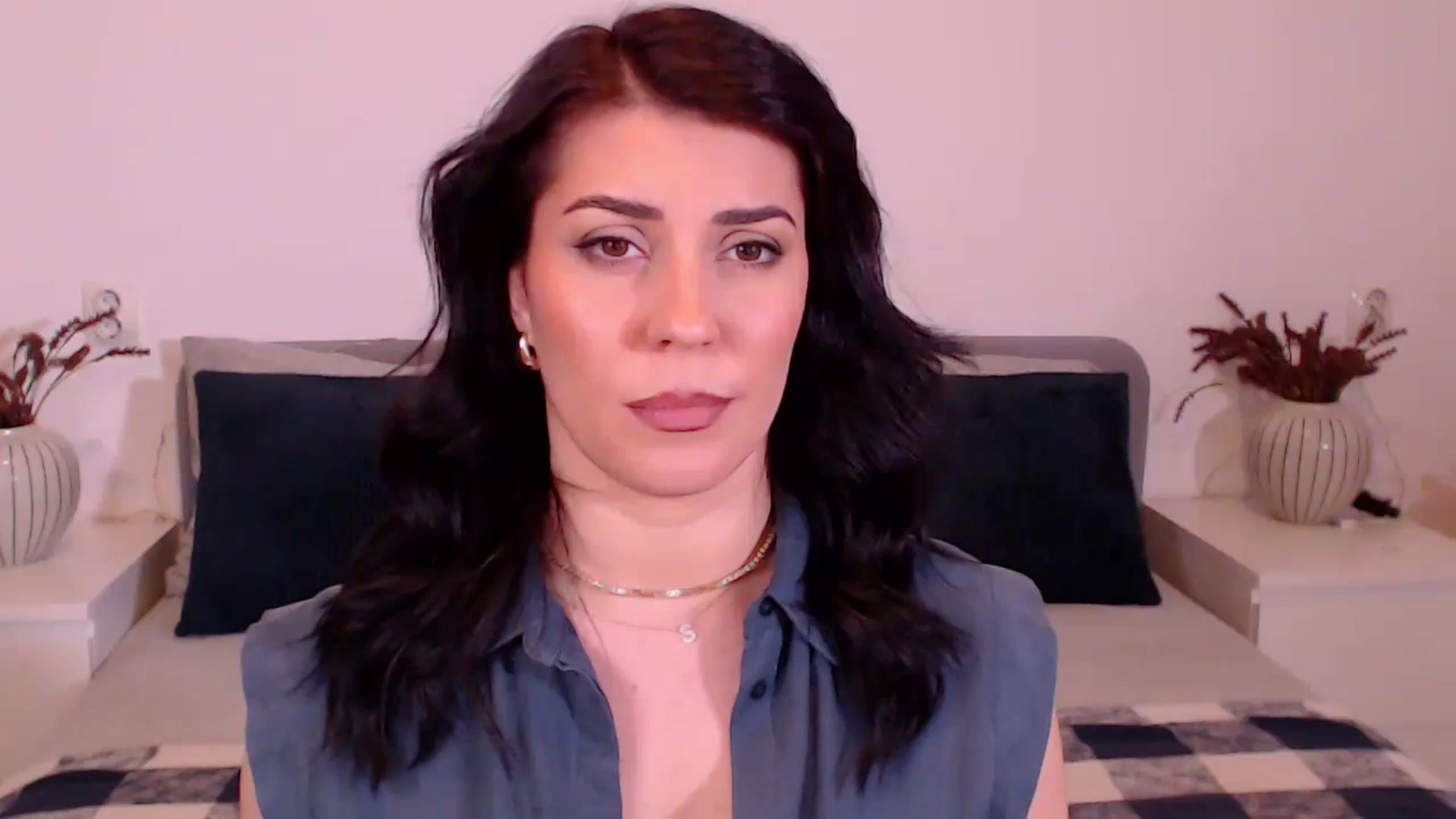 Gallery image thumbnail from BlueStocking's myfreecams stream on, 12/20/2024, 20:05 image 19 of 20