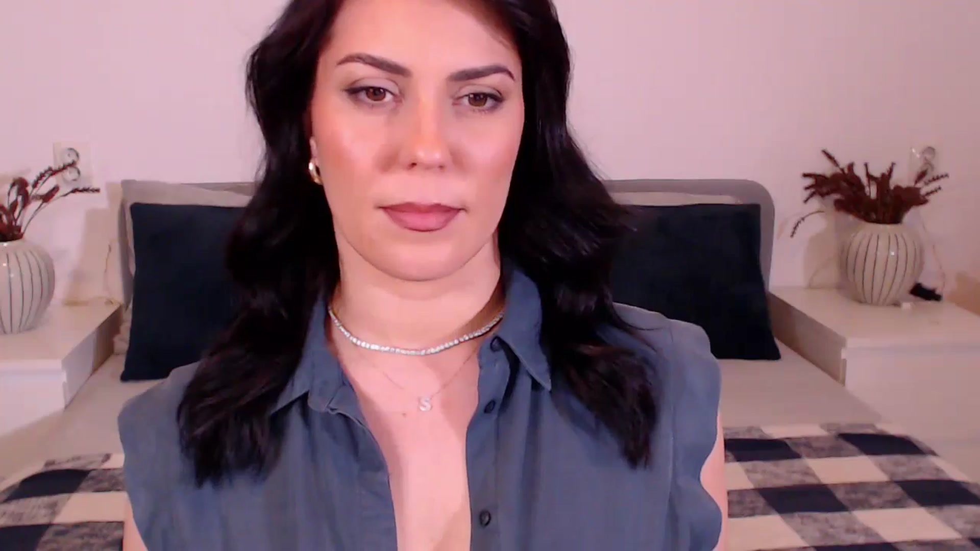 Gallery image thumbnail from BlueStocking's myfreecams stream on, 12/20/2024, 20:05 image 10 of 20