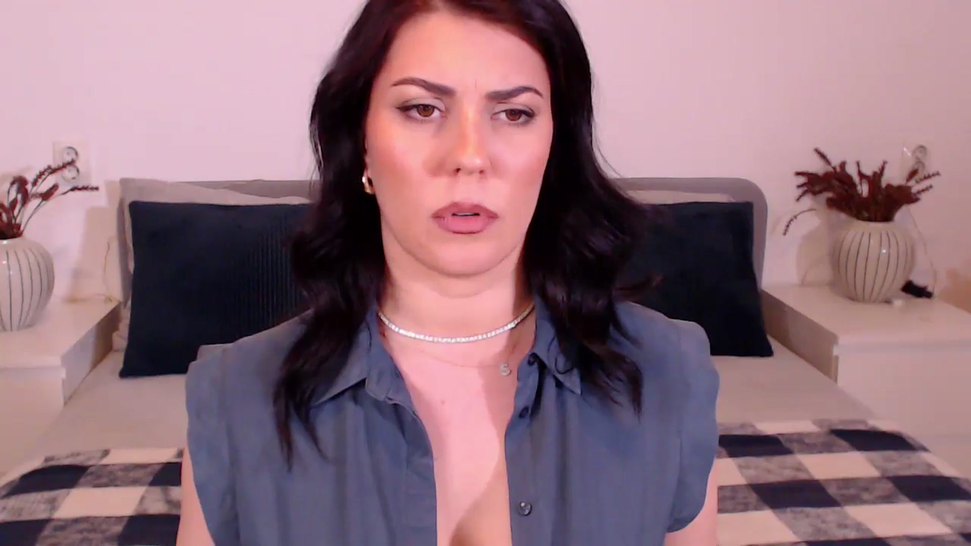 Gallery image thumbnail from BlueStocking's myfreecams stream on, 12/20/2024, 20:05 image 13 of 20