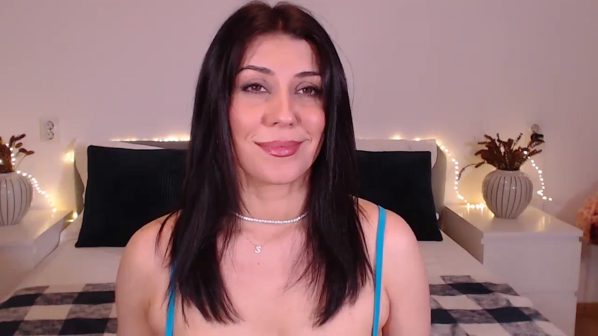 Gallery image thumbnail from BlueStocking's myfreecams stream on, 12/28/2024, 21:17 image 10 of 20
