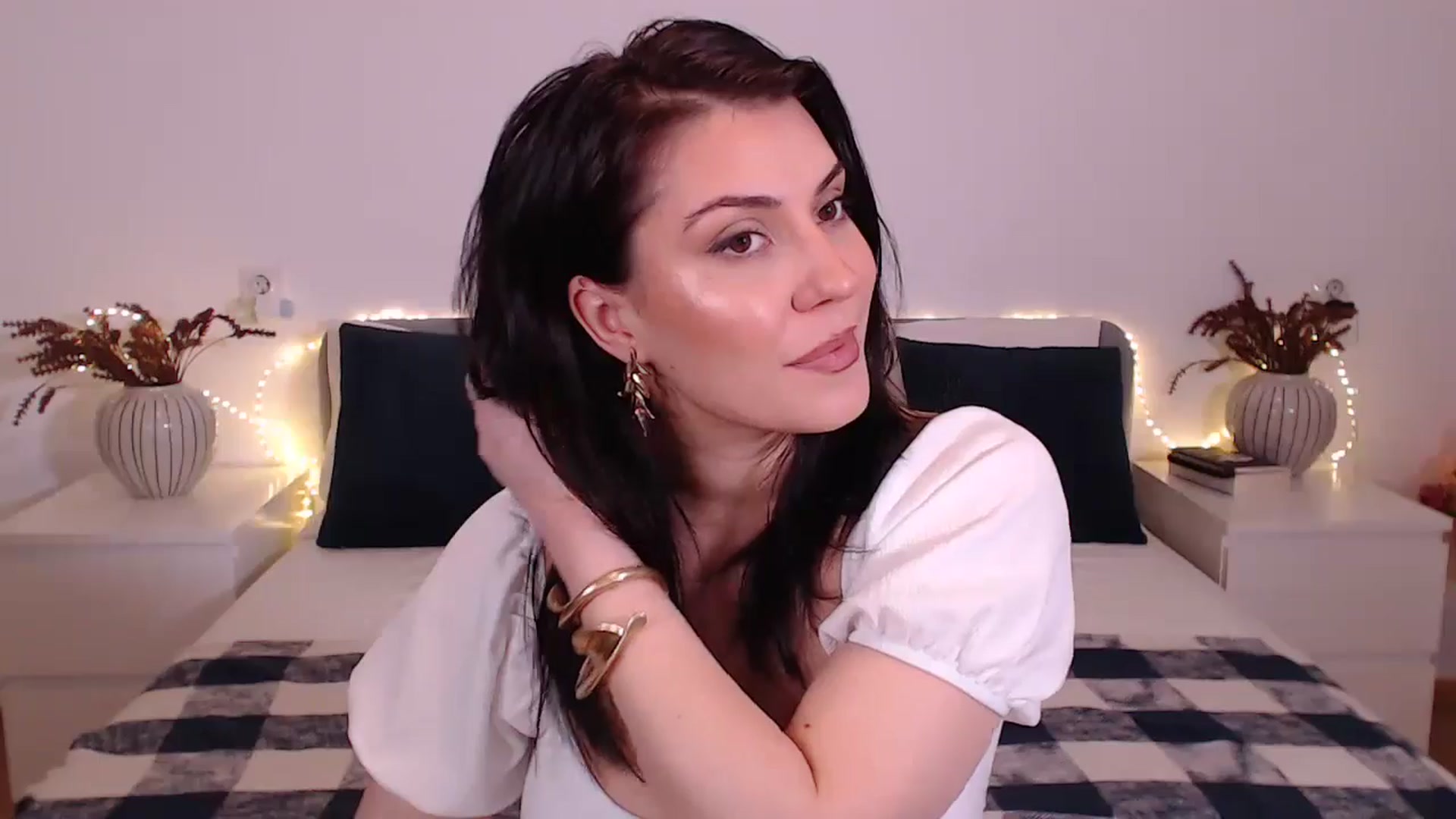 Gallery image thumbnail from BlueStocking's myfreecams stream on, 01/03/2025, 15:38 image 16 of 20