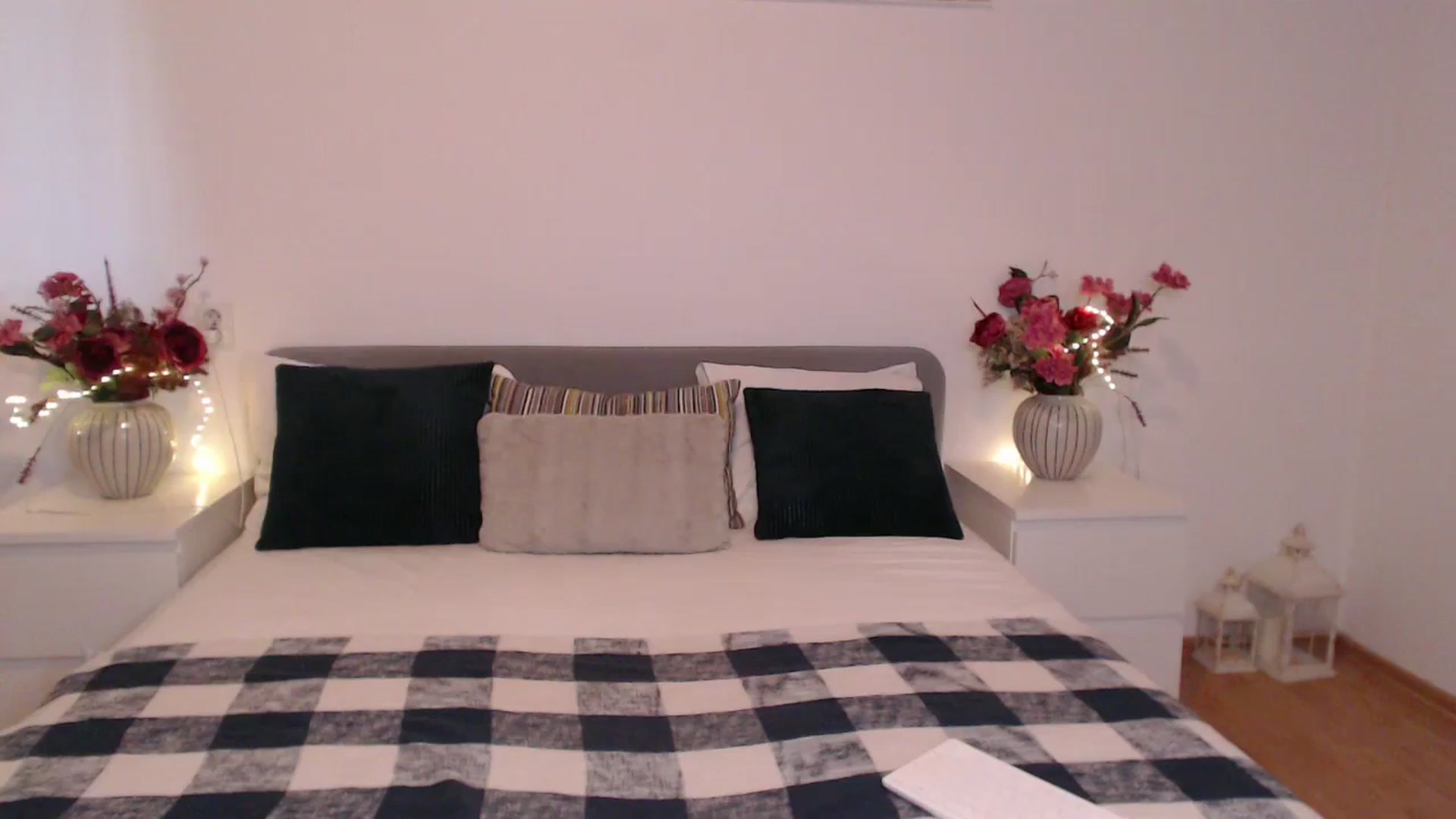 Gallery image thumbnail from BlueStocking's myfreecams stream on, 03/30/2025, 14:24 image 10 of 20