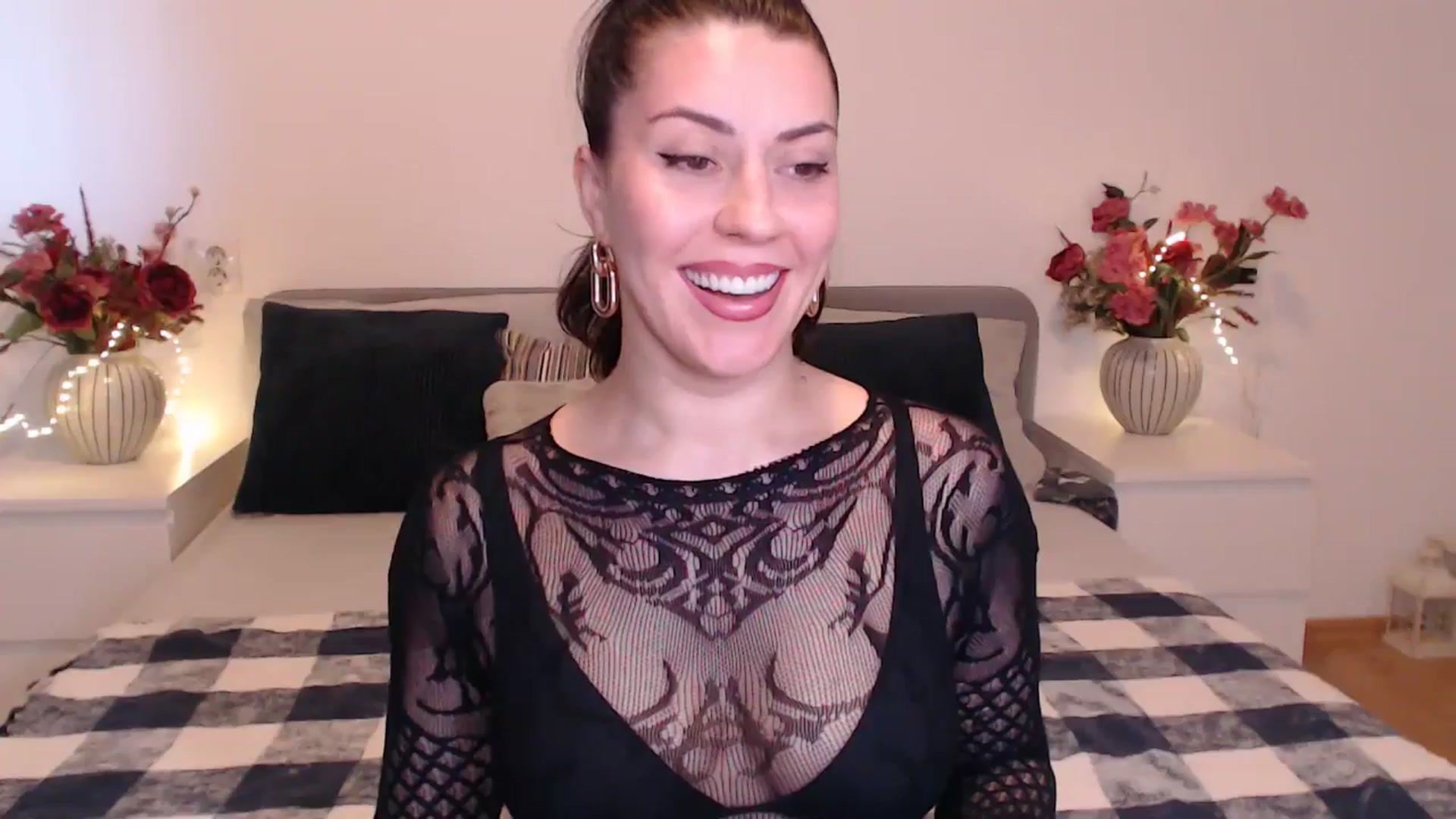Gallery image thumbnail from BlueStocking's myfreecams stream on, 04/20/2025, 15:28 image 5 of 20