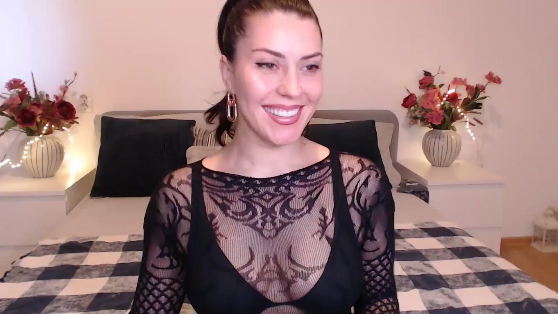 Gallery image thumbnail from BlueStocking's myfreecams stream on, 04/20/2025, 15:28 image 1 of 20