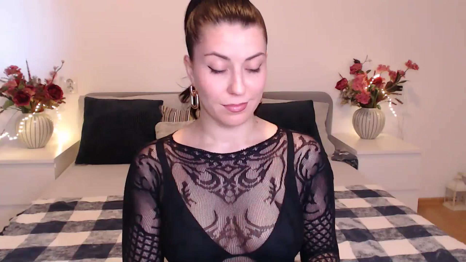 Gallery image thumbnail from BlueStocking's myfreecams stream on, 04/20/2025, 15:28 image 2 of 20