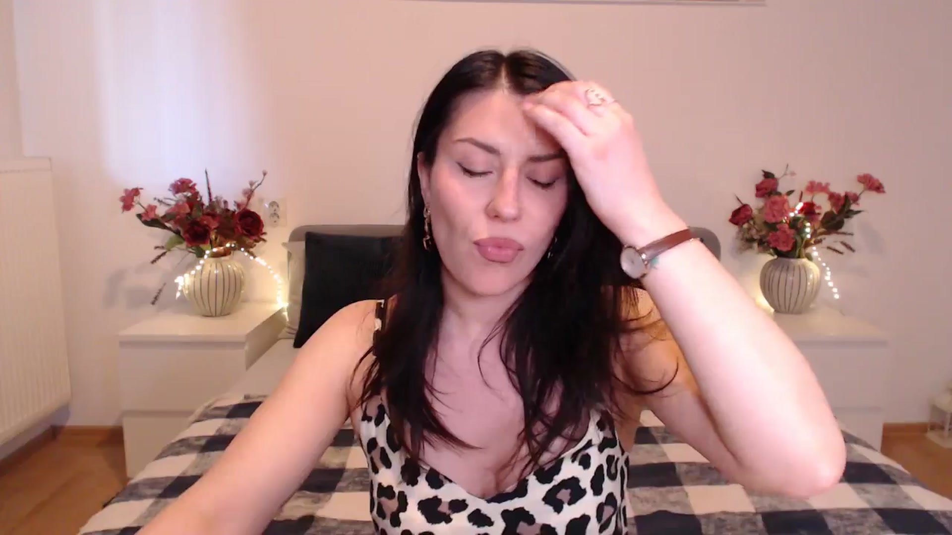 Gallery image thumbnail from BlueStocking's myfreecams stream on, 04/23/2025, 13:40 image 16 of 20