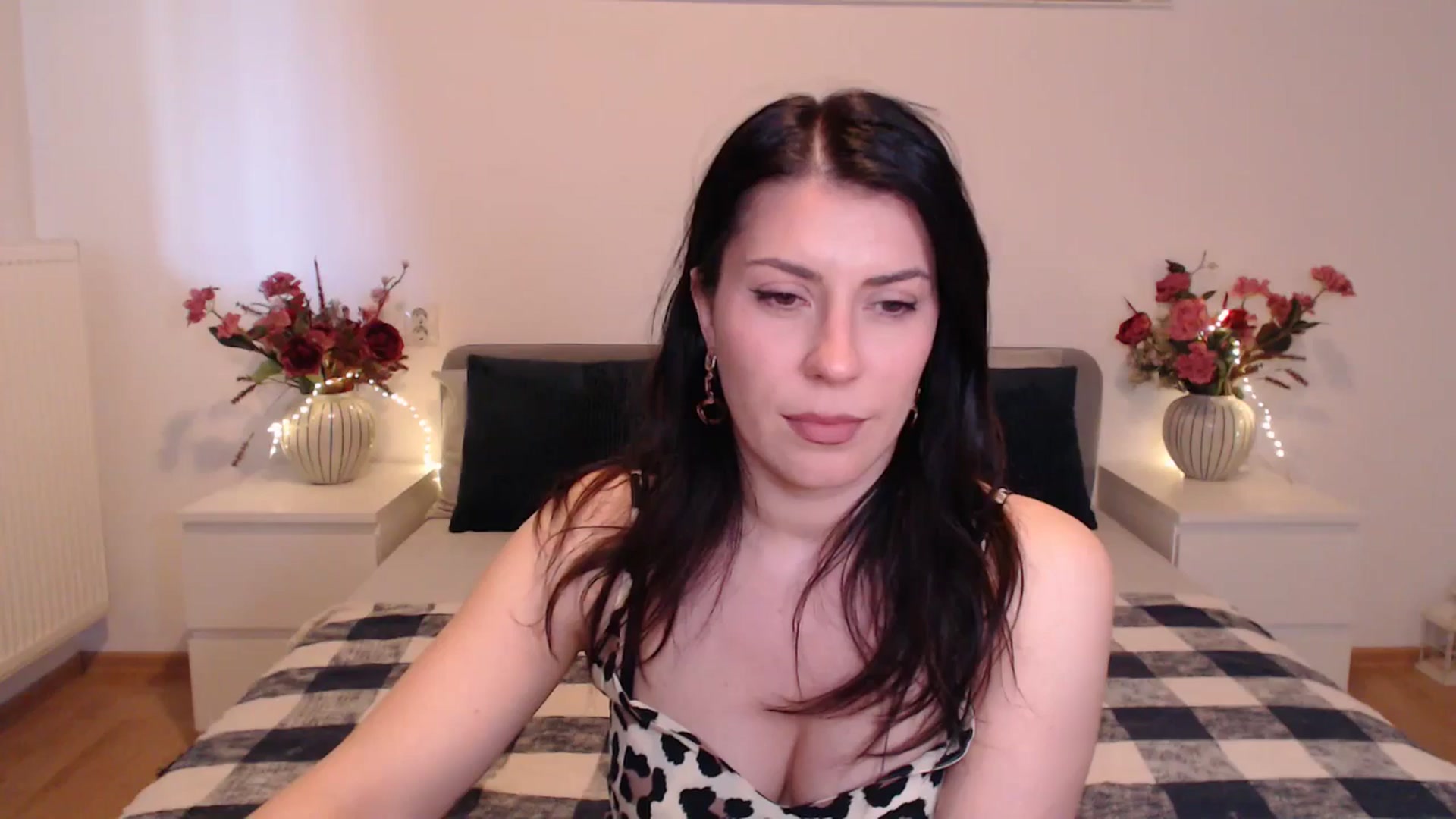 Gallery image thumbnail from BlueStocking's myfreecams stream on, 04/23/2025, 13:40 image 5 of 20