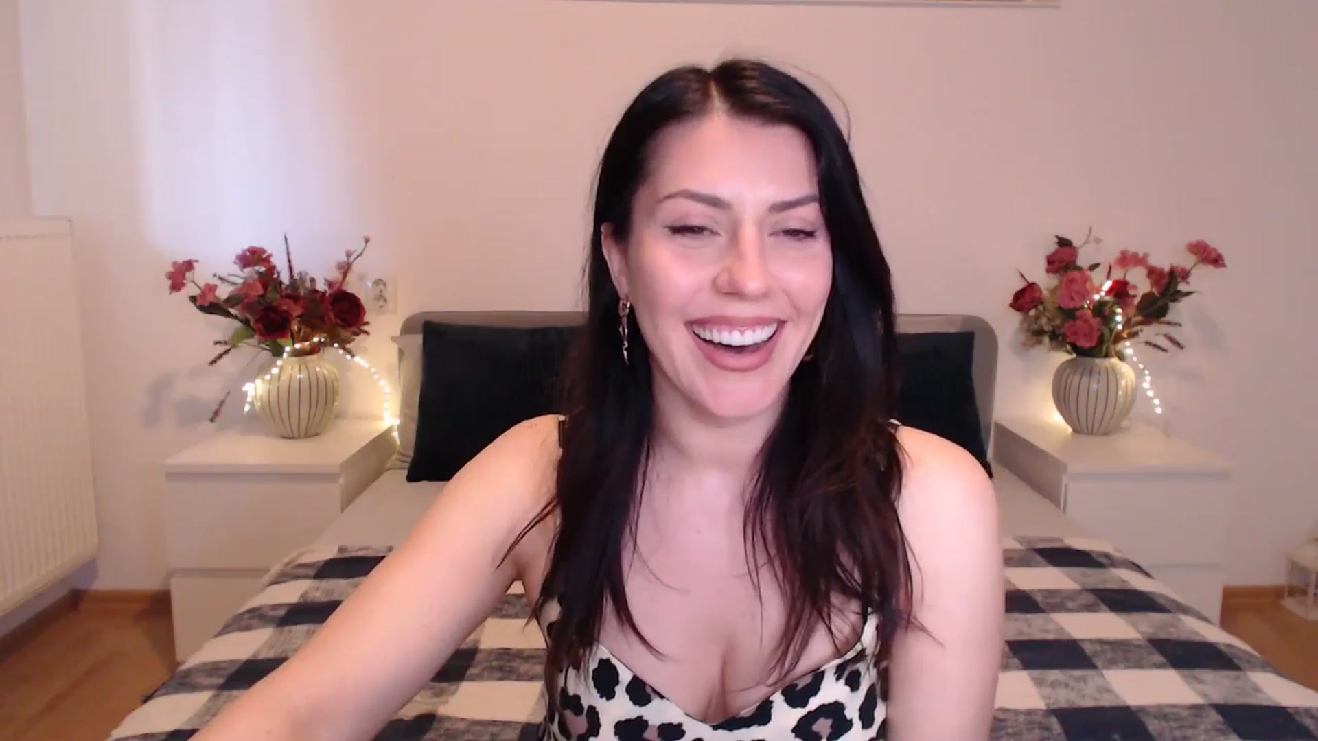 Gallery image thumbnail from BlueStocking's myfreecams stream on, 04/23/2025, 13:40 image 9 of 20