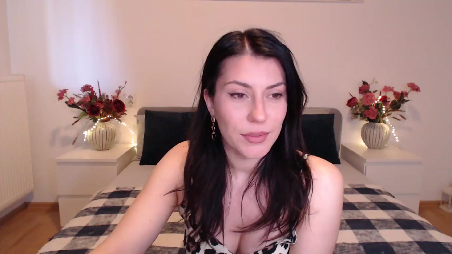 Gallery image thumbnail from BlueStocking's myfreecams stream on, 04/23/2025, 13:40 image 6 of 20