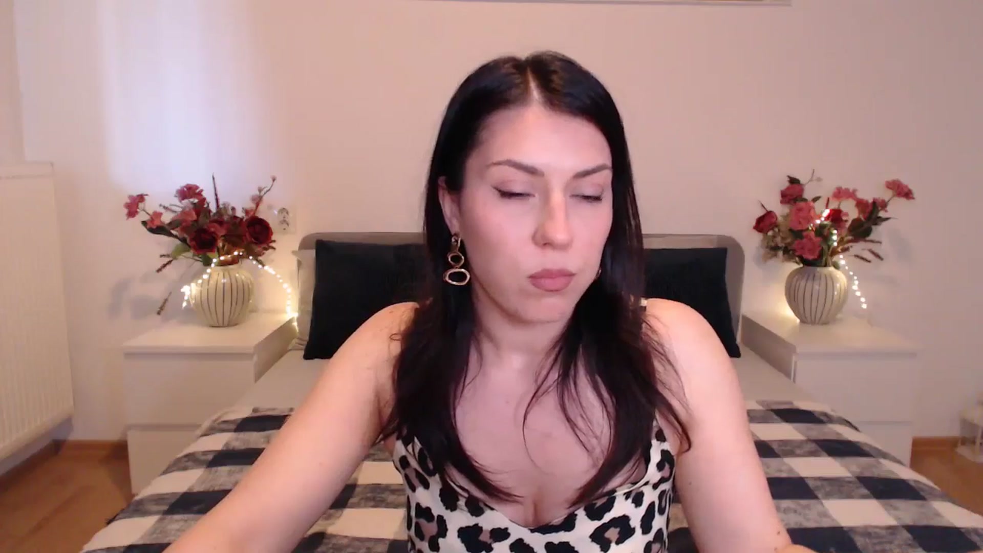 Gallery image thumbnail from BlueStocking's myfreecams stream on, 04/23/2025, 13:40 image 4 of 20