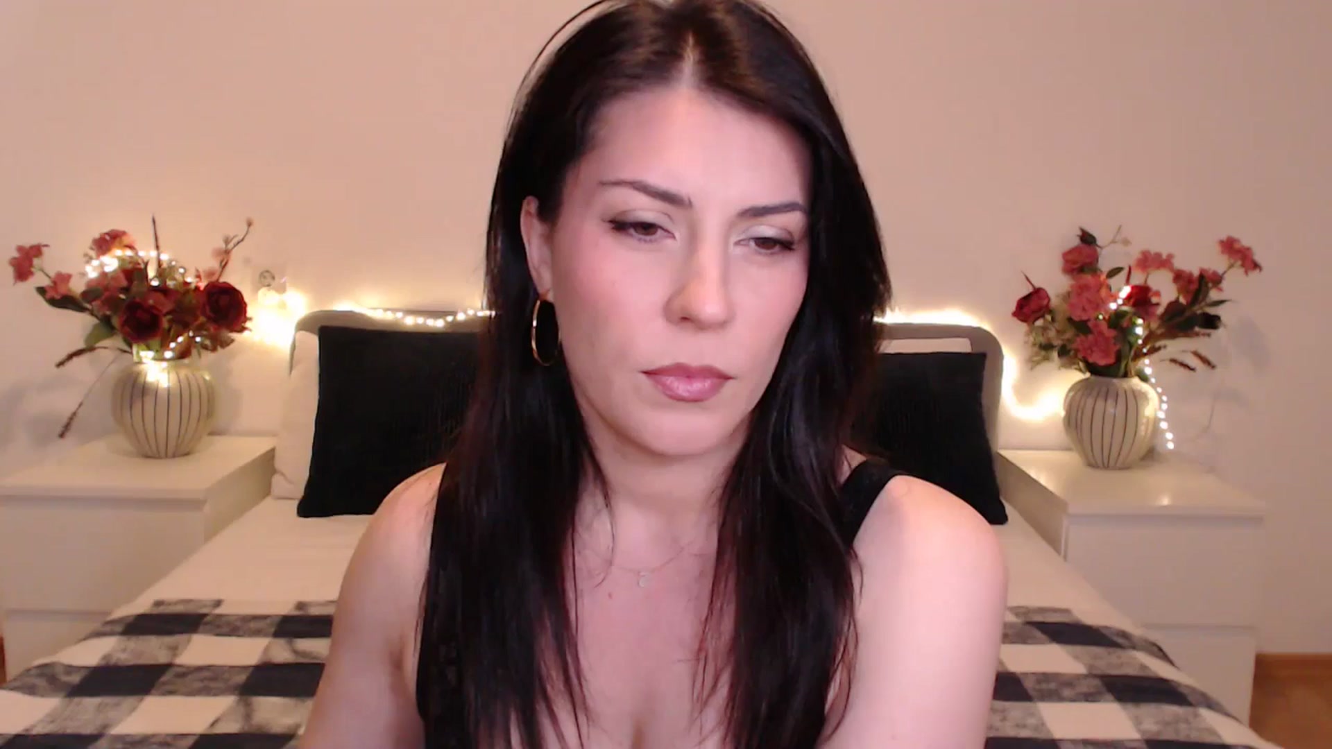 Gallery image thumbnail from BlueStocking's myfreecams stream on, 05/03/2025, 15:45 image 12 of 20
