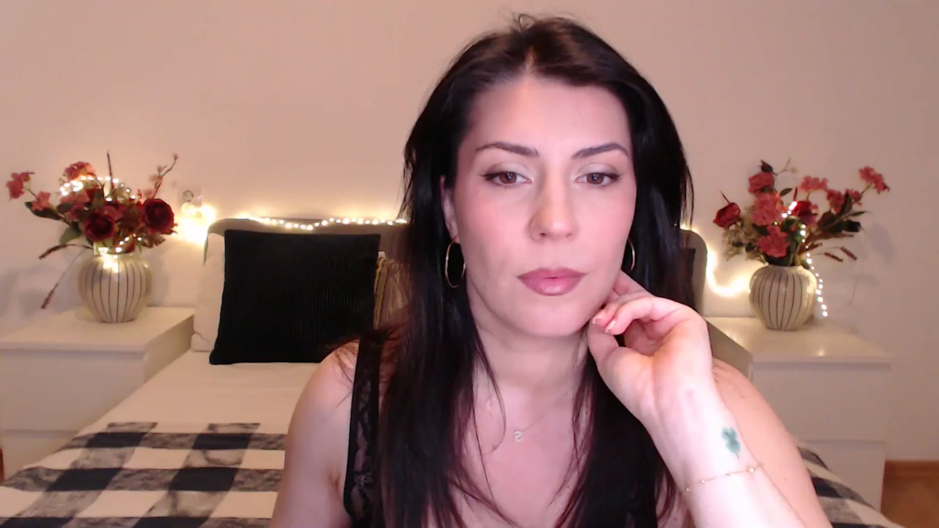 Gallery image thumbnail from BlueStocking's myfreecams stream on, 05/03/2025, 15:45 image 17 of 20