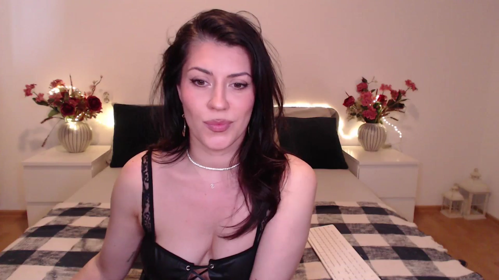 Gallery image thumbnail from BlueStocking's myfreecams stream on, 05/08/2025, 14:15 image 2 of 20