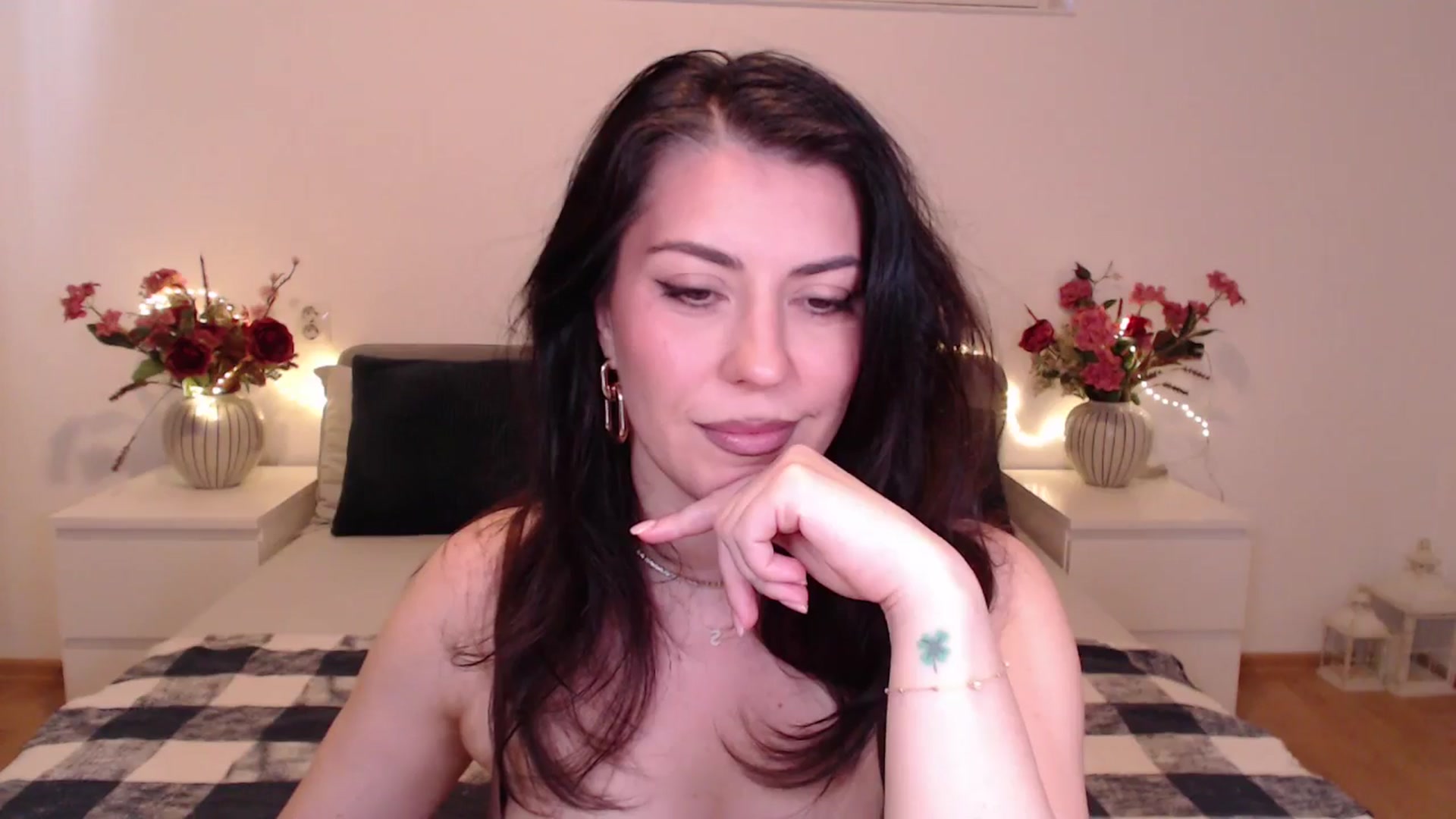 Gallery image thumbnail from BlueStocking's myfreecams stream on, 05/09/2025, 10:11 image 18 of 20
