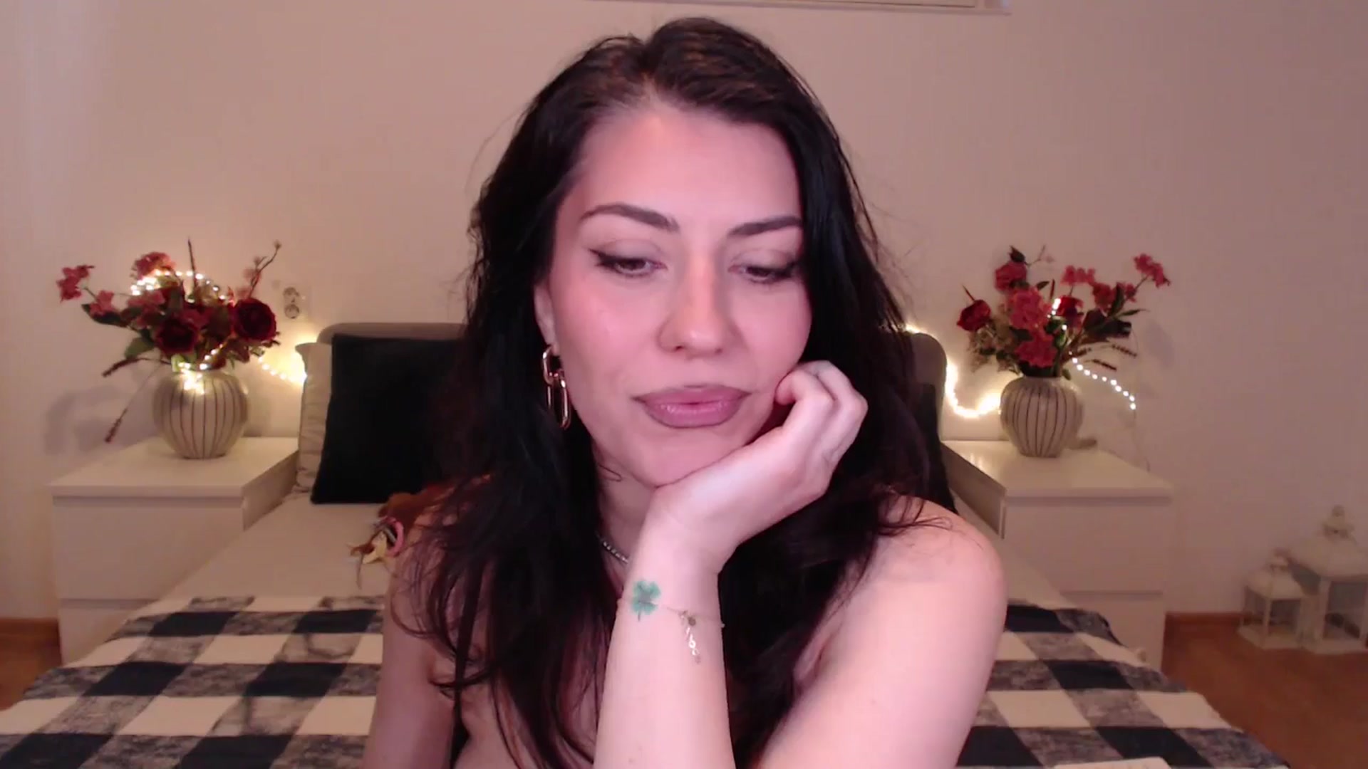 Gallery image thumbnail from BlueStocking's myfreecams stream on, 05/09/2025, 10:34 image 7 of 20