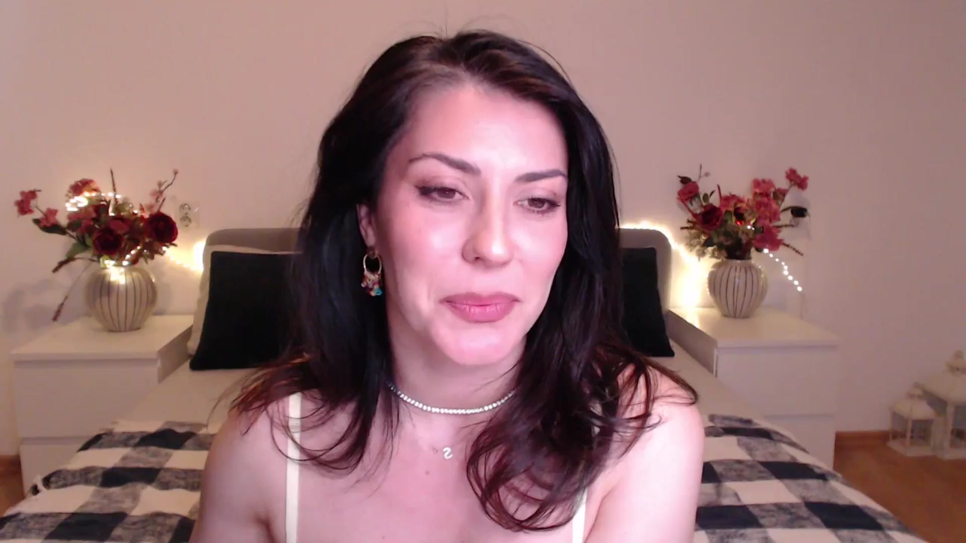 Gallery image thumbnail from BlueStocking's myfreecams stream on, 05/13/2025, 12:04 image 15 of 20