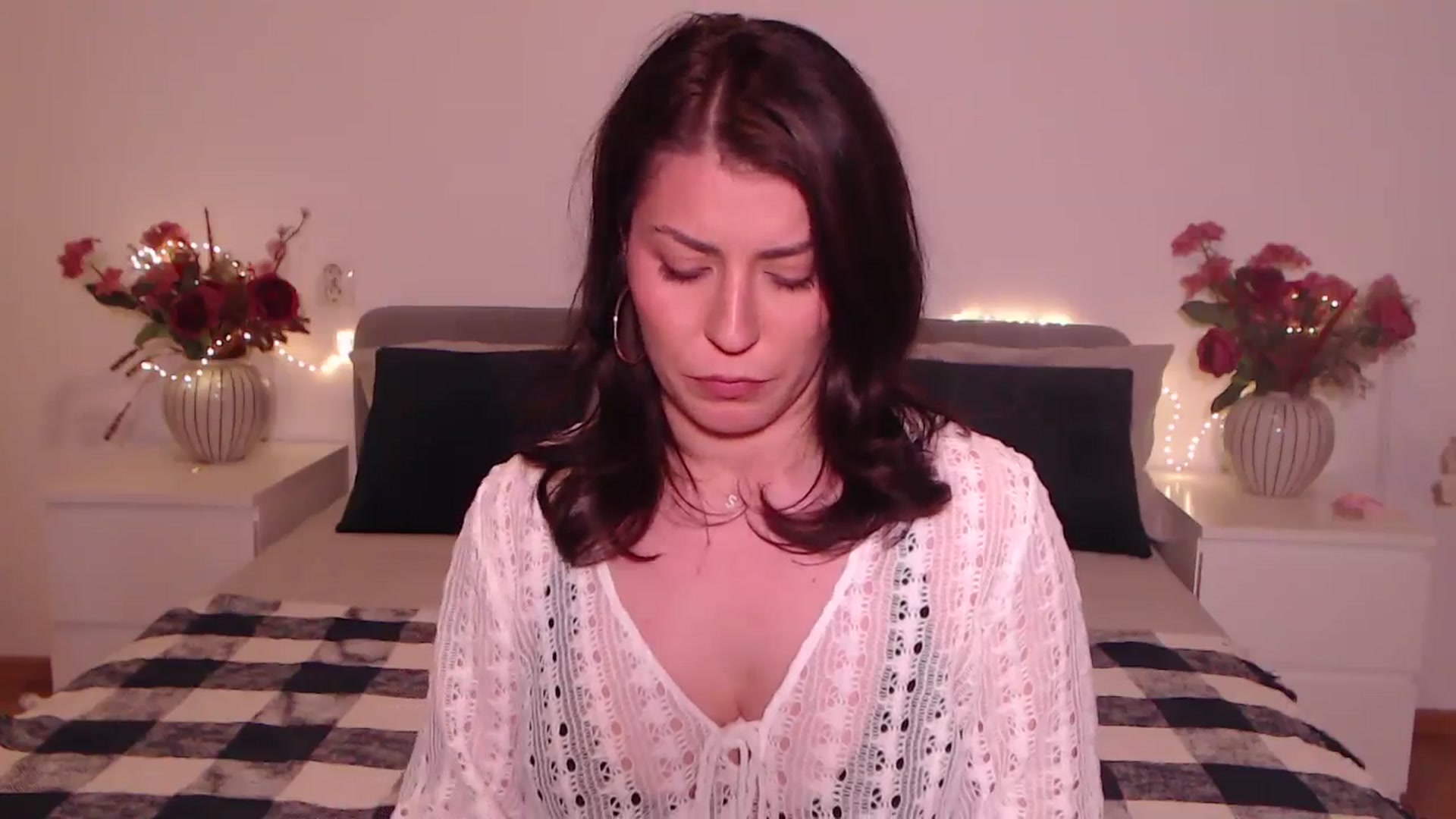 Gallery image thumbnail from BlueStocking's myfreecams stream on, 05/25/2025, 15:05 image 13 of 20