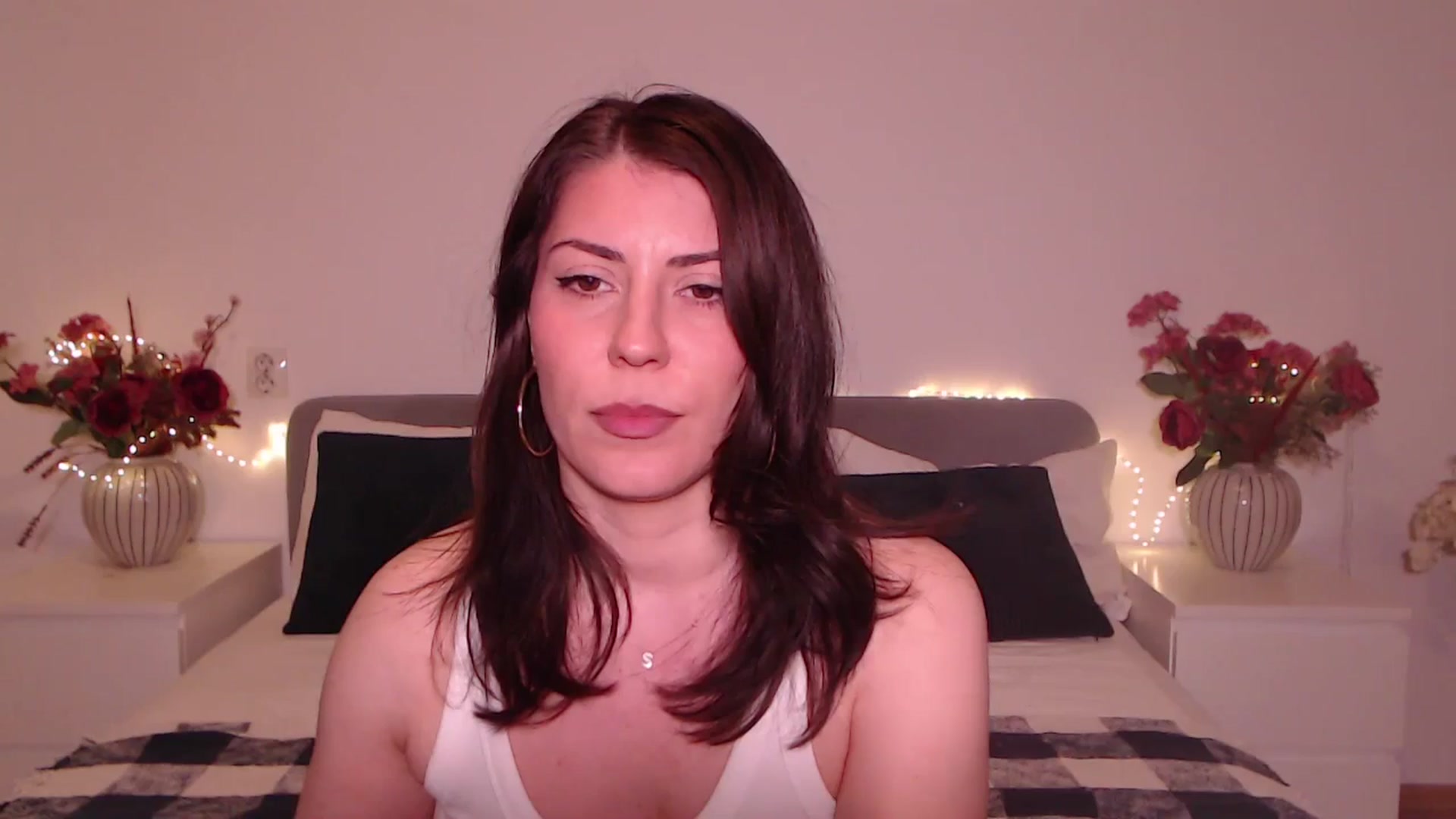 Gallery image thumbnail from BlueStocking's myfreecams stream on, 05/26/2025, 16:06 image 15 of 20