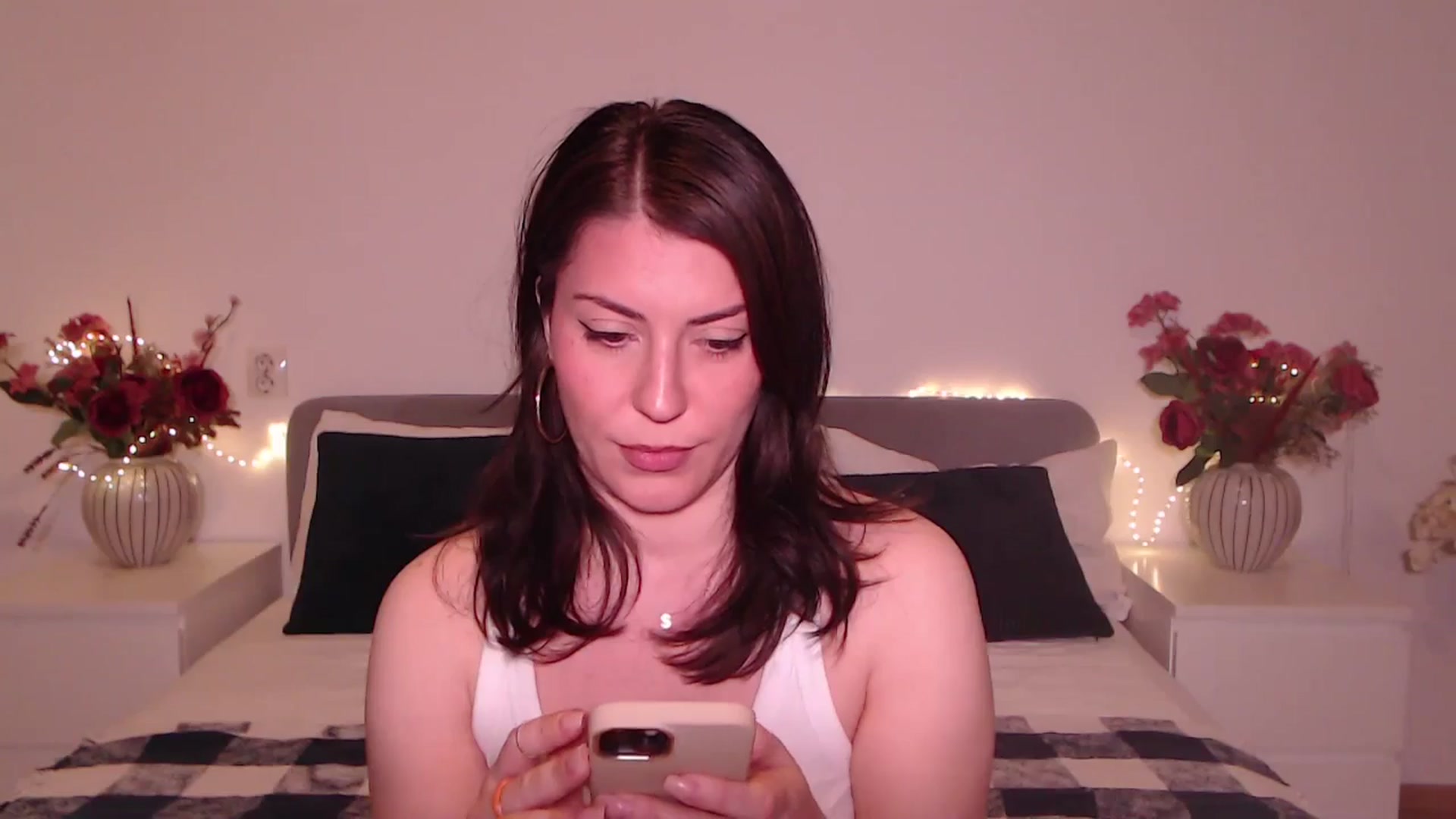 Gallery image thumbnail from BlueStocking's myfreecams stream on, 05/26/2025, 16:06 image 17 of 20