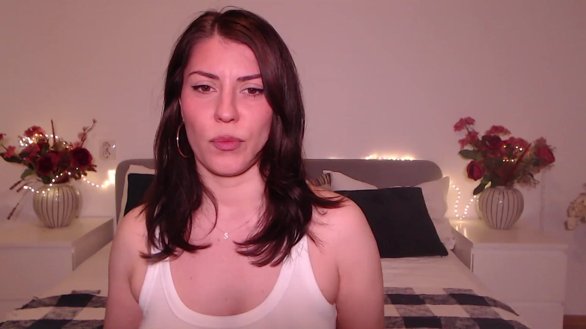 Gallery image thumbnail from BlueStocking's myfreecams stream on, 05/26/2025, 16:06 image 12 of 20