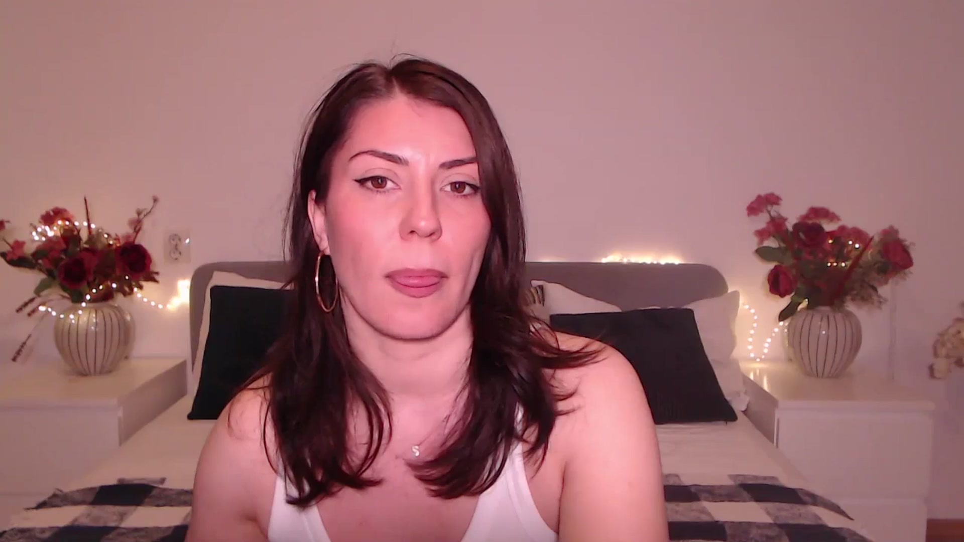 Gallery image thumbnail from BlueStocking's myfreecams stream on, 05/26/2025, 16:06 image 18 of 20