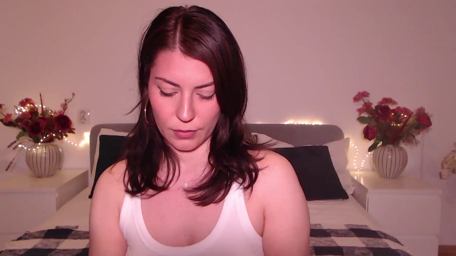 Gallery image thumbnail from BlueStocking's myfreecams stream on, 05/26/2025, 16:06 image 19 of 20