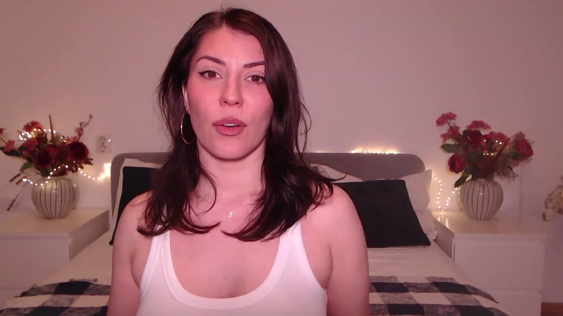 Gallery image thumbnail from BlueStocking's myfreecams stream on, 05/26/2025, 16:06 image 3 of 20