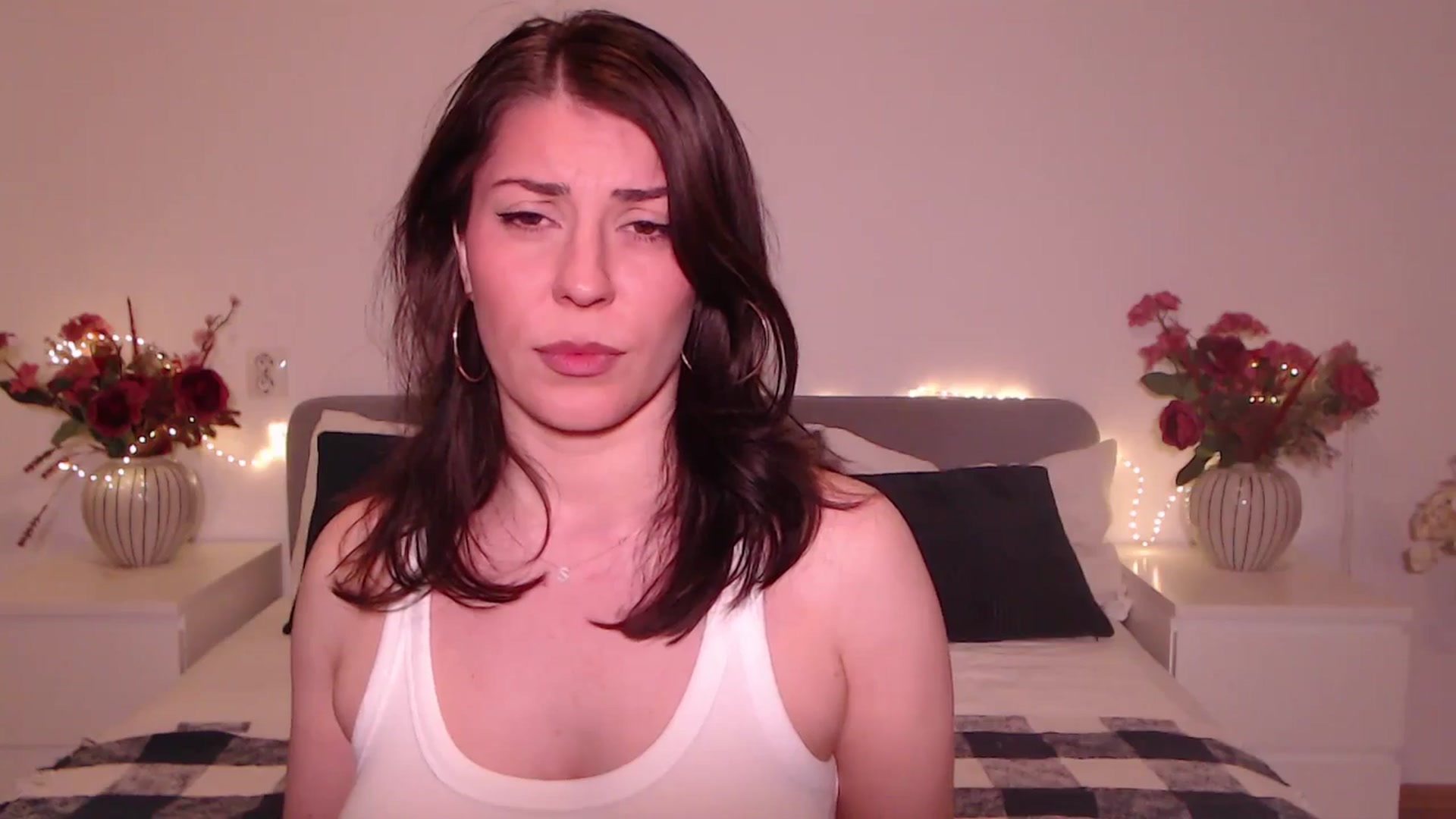 Gallery image thumbnail from BlueStocking's myfreecams stream on, 05/26/2025, 16:06 image 4 of 20
