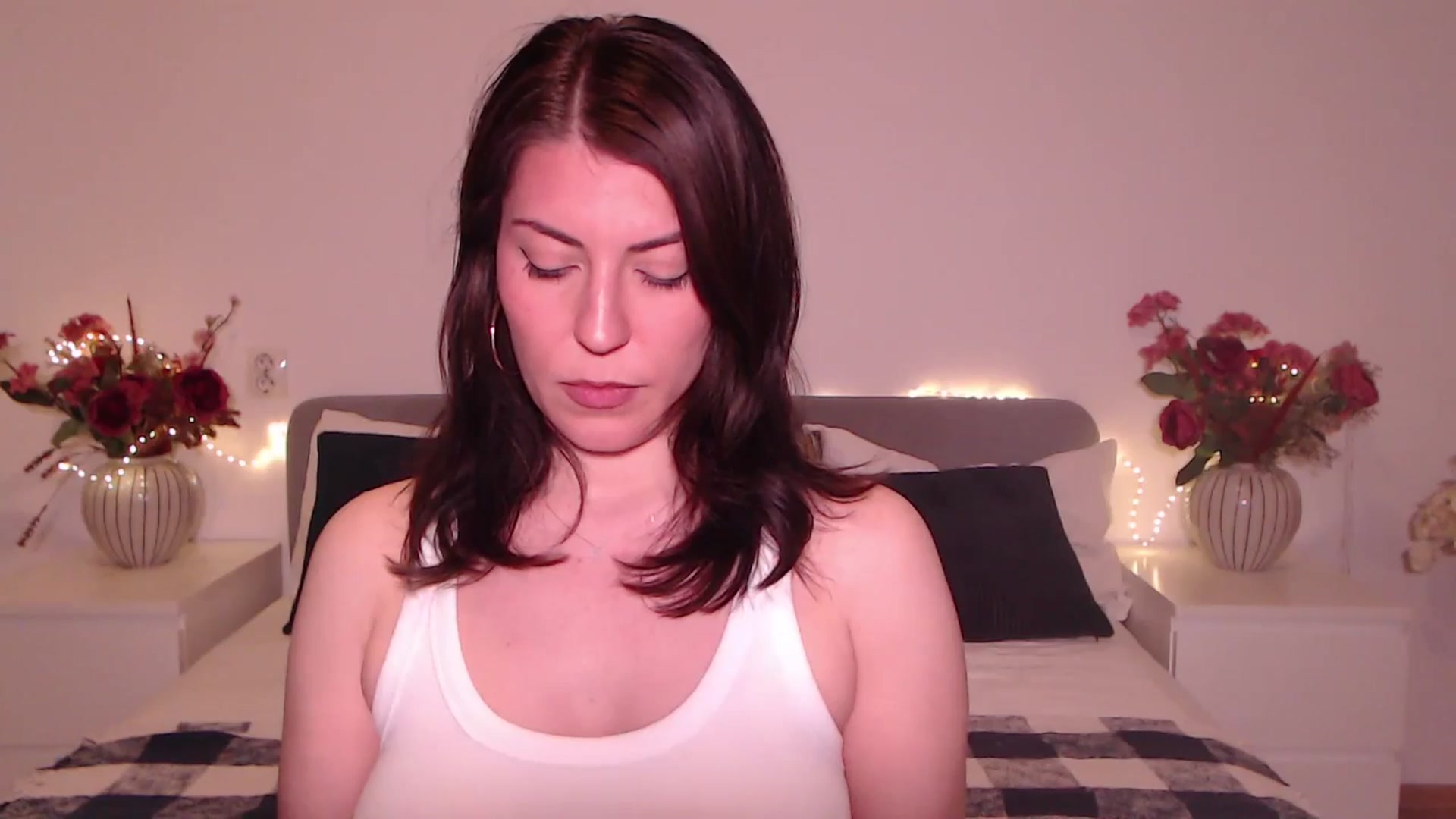 Gallery image thumbnail from BlueStocking's myfreecams stream on, 05/26/2025, 16:06 image 13 of 20