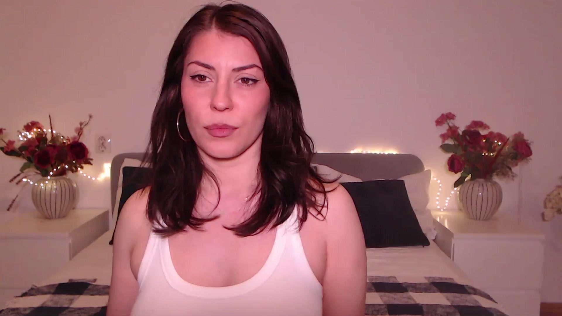 Gallery image thumbnail from BlueStocking's myfreecams stream on, 05/26/2025, 16:06 image 6 of 20