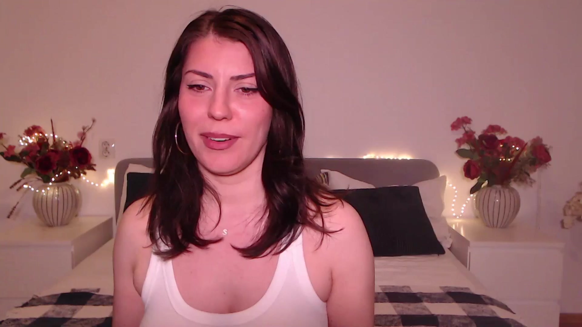 Gallery image thumbnail from BlueStocking's myfreecams stream on, 05/26/2025, 16:06 image 8 of 20