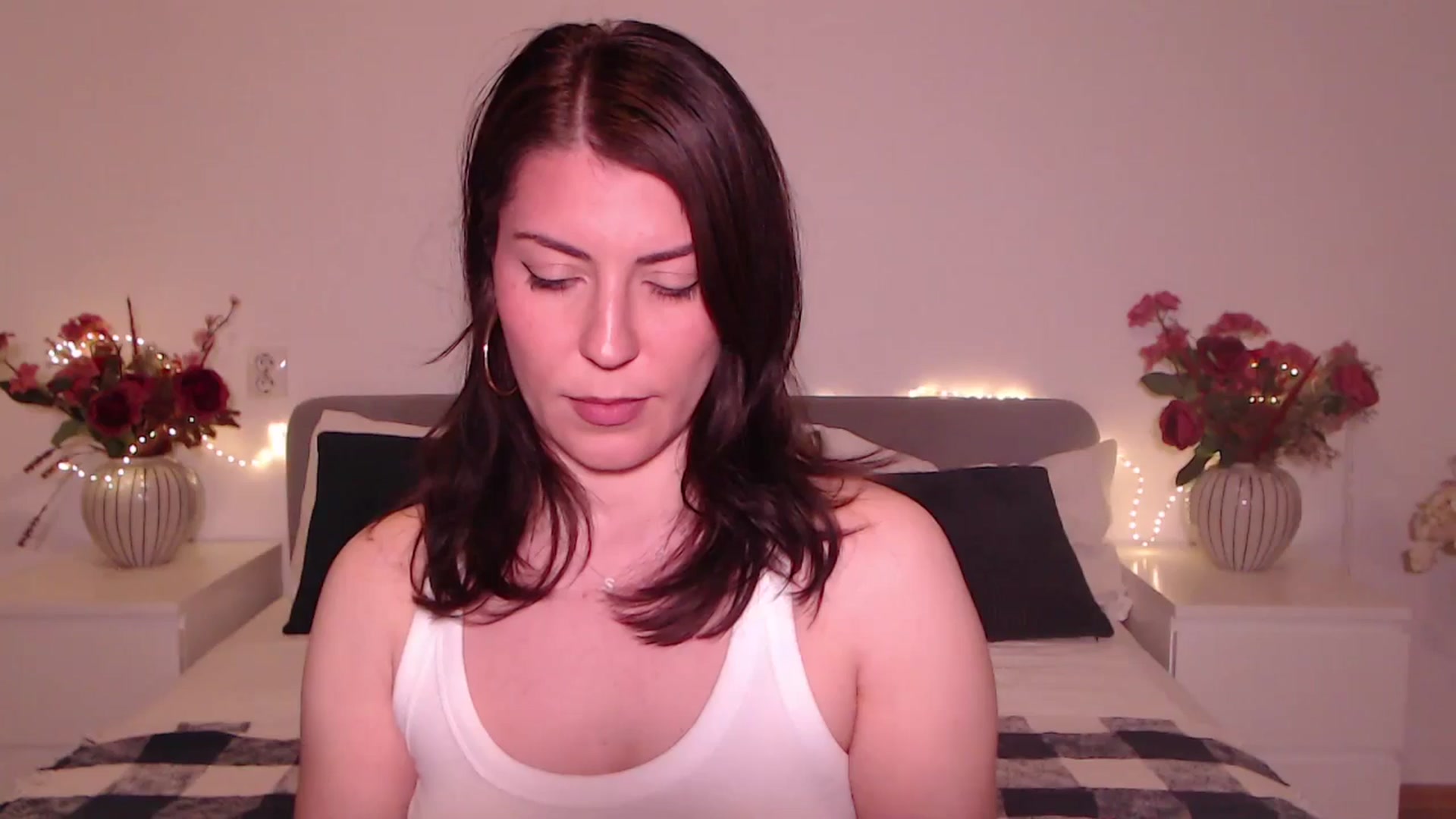 Gallery image thumbnail from BlueStocking's myfreecams stream on, 05/26/2025, 16:06 image 20 of 20